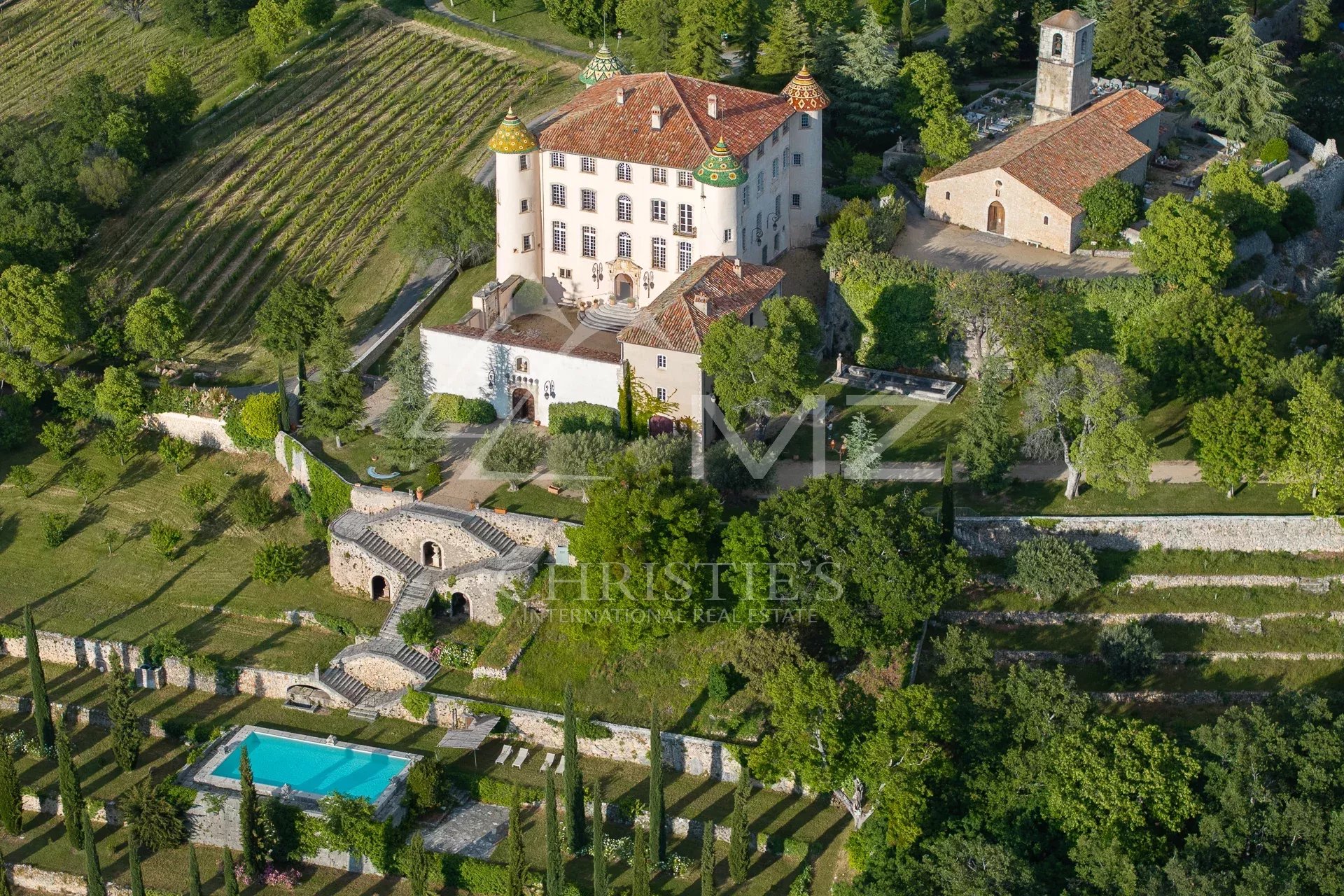 Aiguines - Remarquable domaine avec château provençal