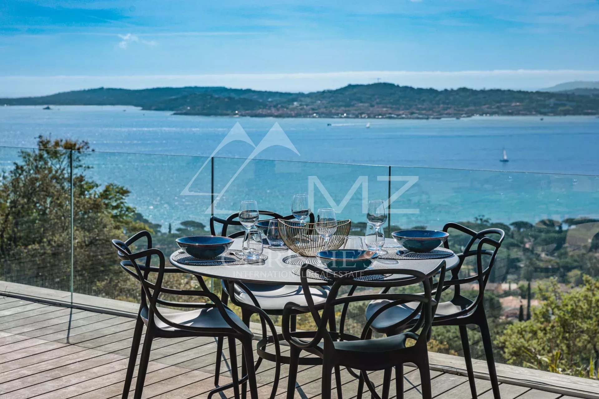 Character villa with breathtaking sea views over the Gulf of Saint-Tropez