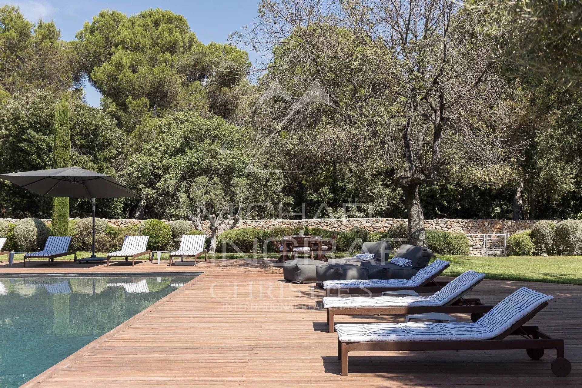 Close to Cannes -  6 bedrooms Villa in a park