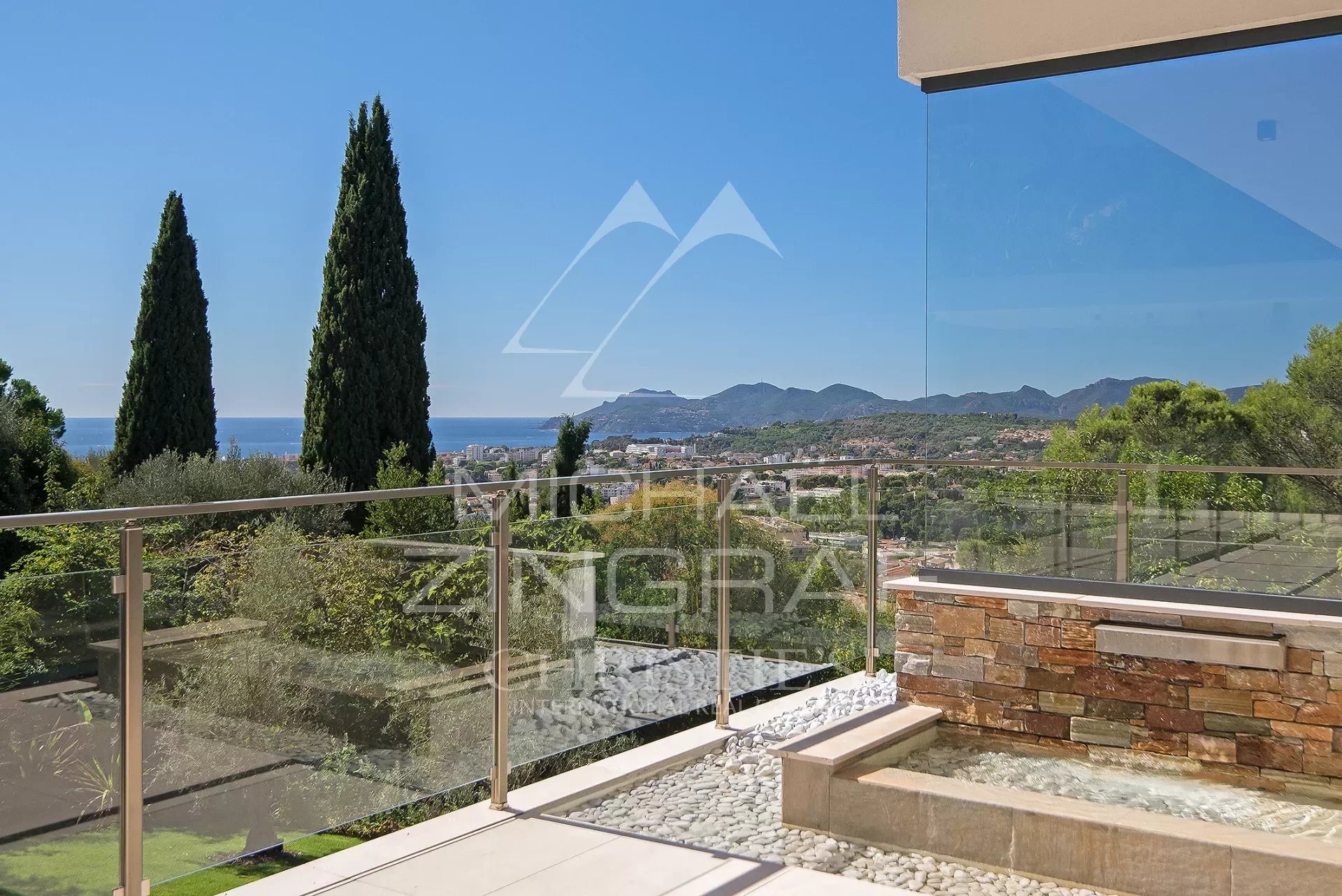 Near Cannes - Modern Villa