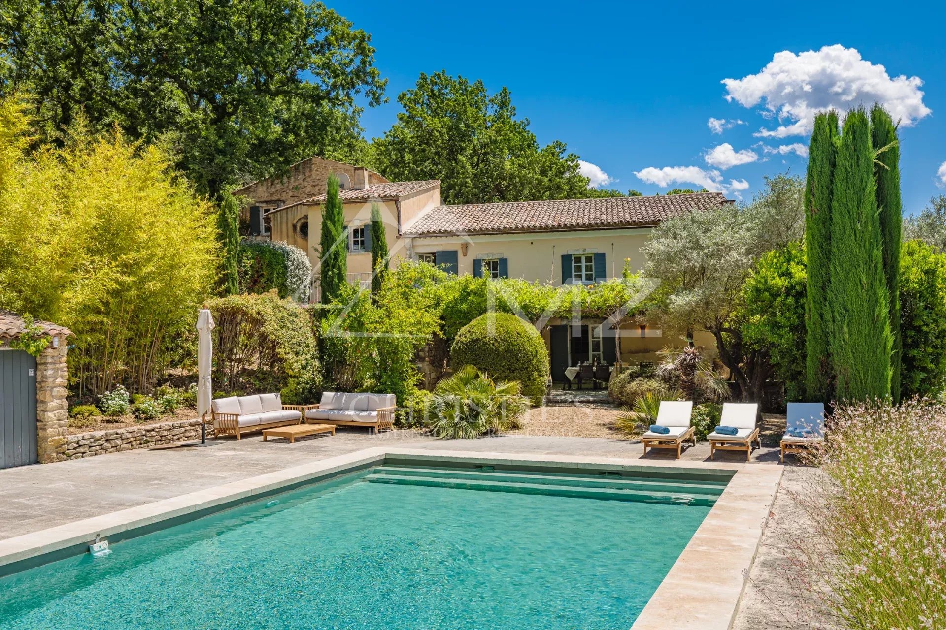 Luberon - Refined property with tennis court