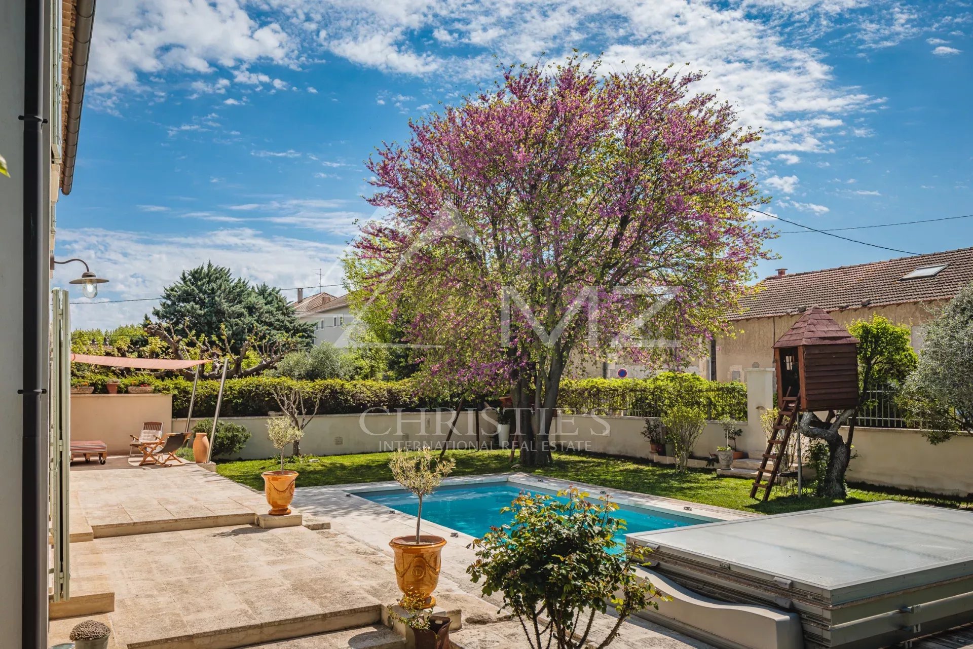 Maison de ville avec piscine et jardin