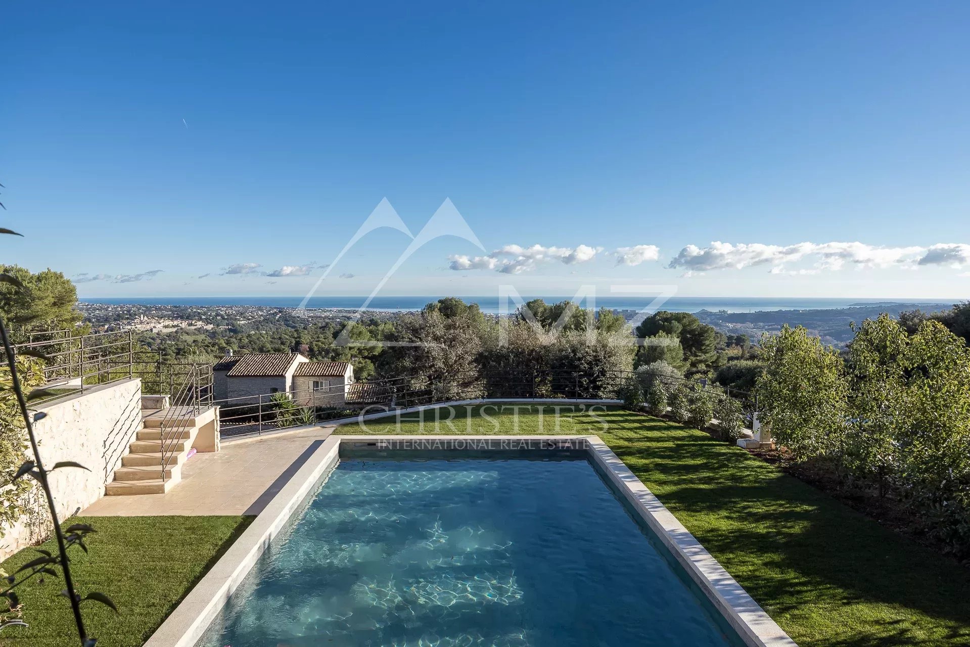 Proche Saint-Paul de Vence - Superbe propriété entièrement rénovée avec vue mer