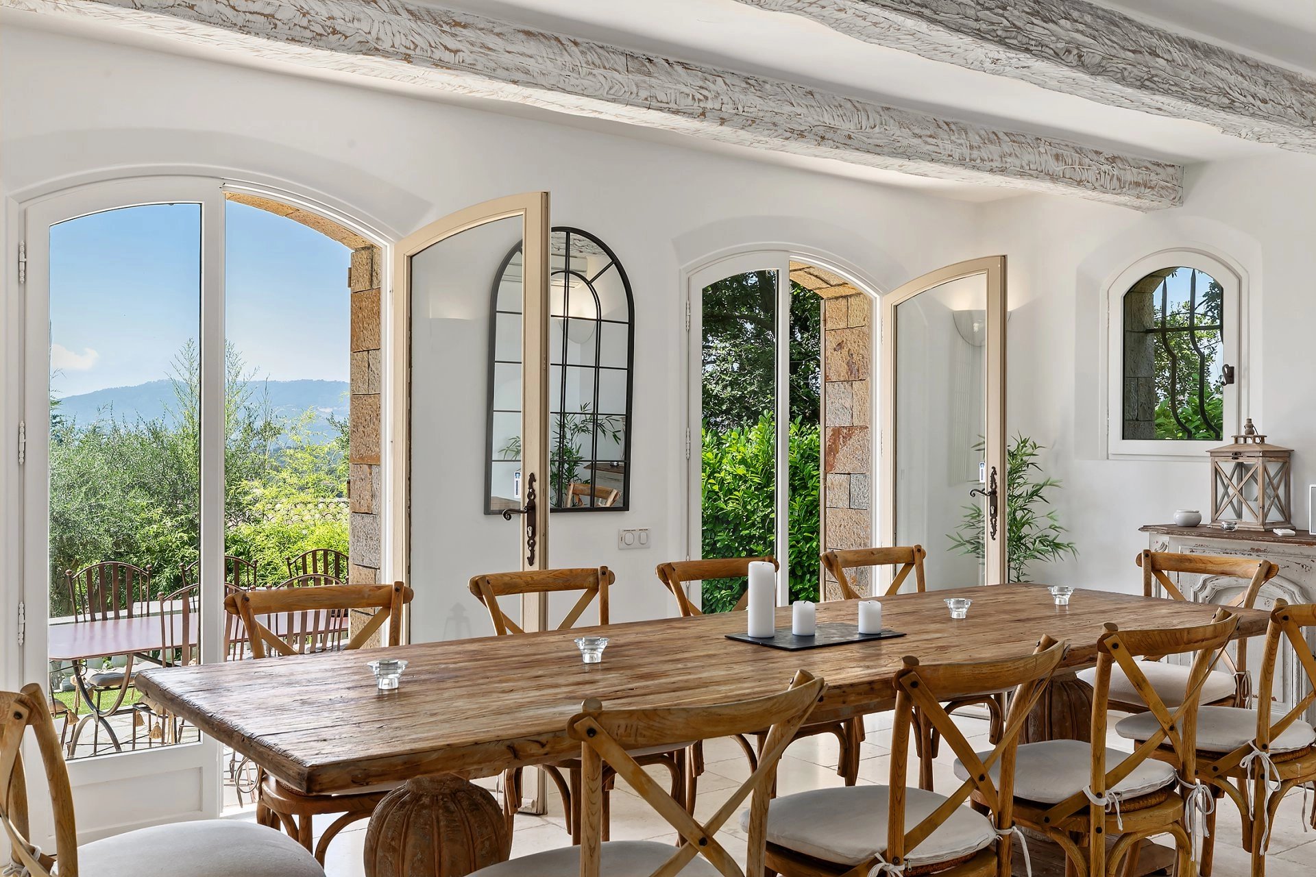 Mougins - Provencal villa with open views