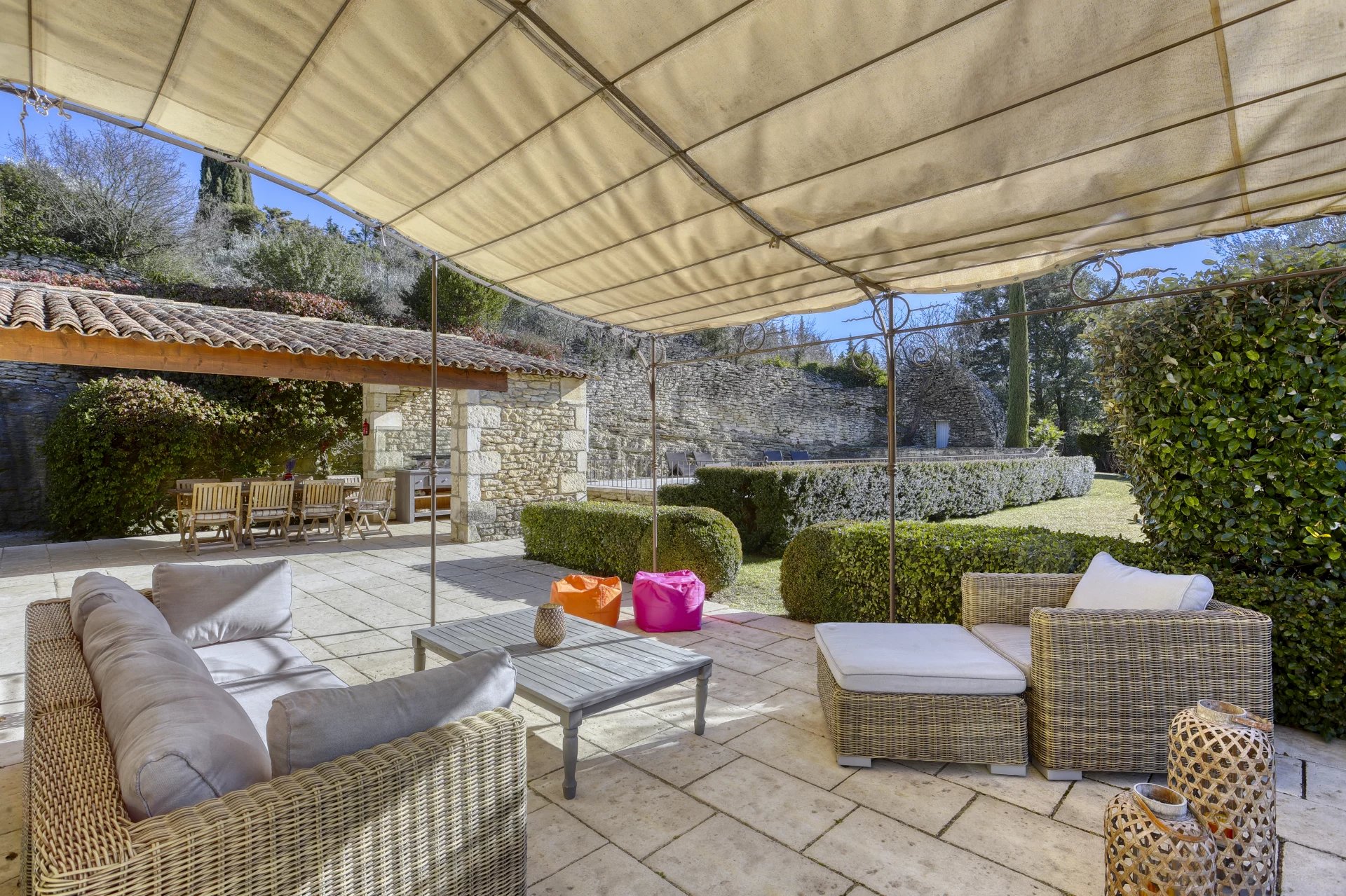 Gordes - Belle maison en pierres avec piscine et climatisation