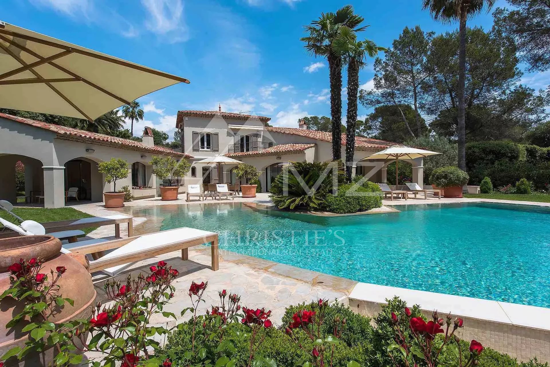 Mougins - Superbe villa dans prestigieux domaine privé