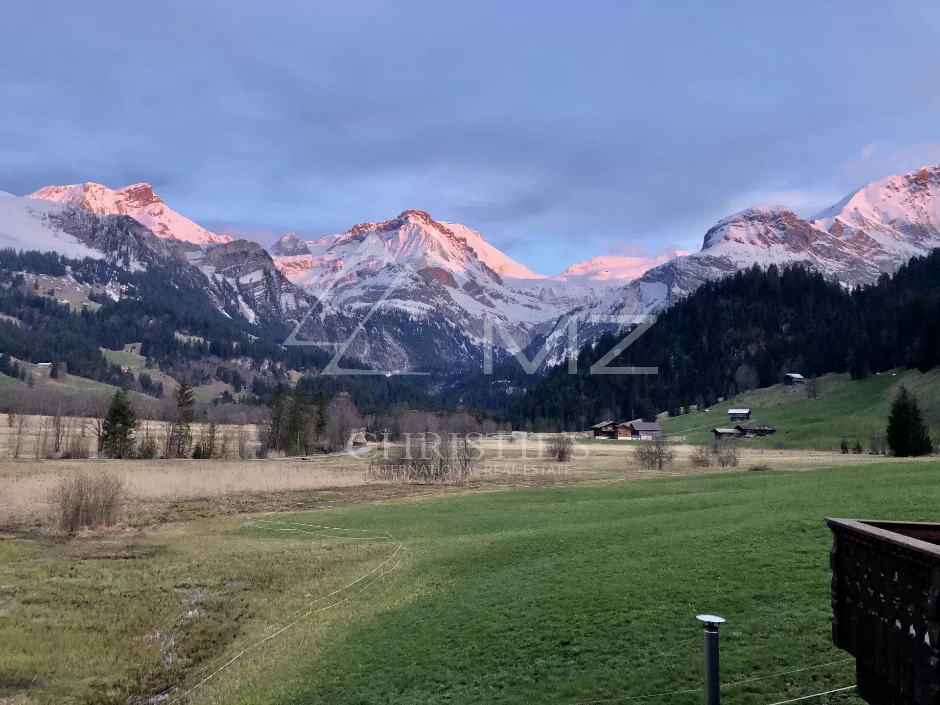 Elegantes Chalet zur Saisonmiete in Lauenen