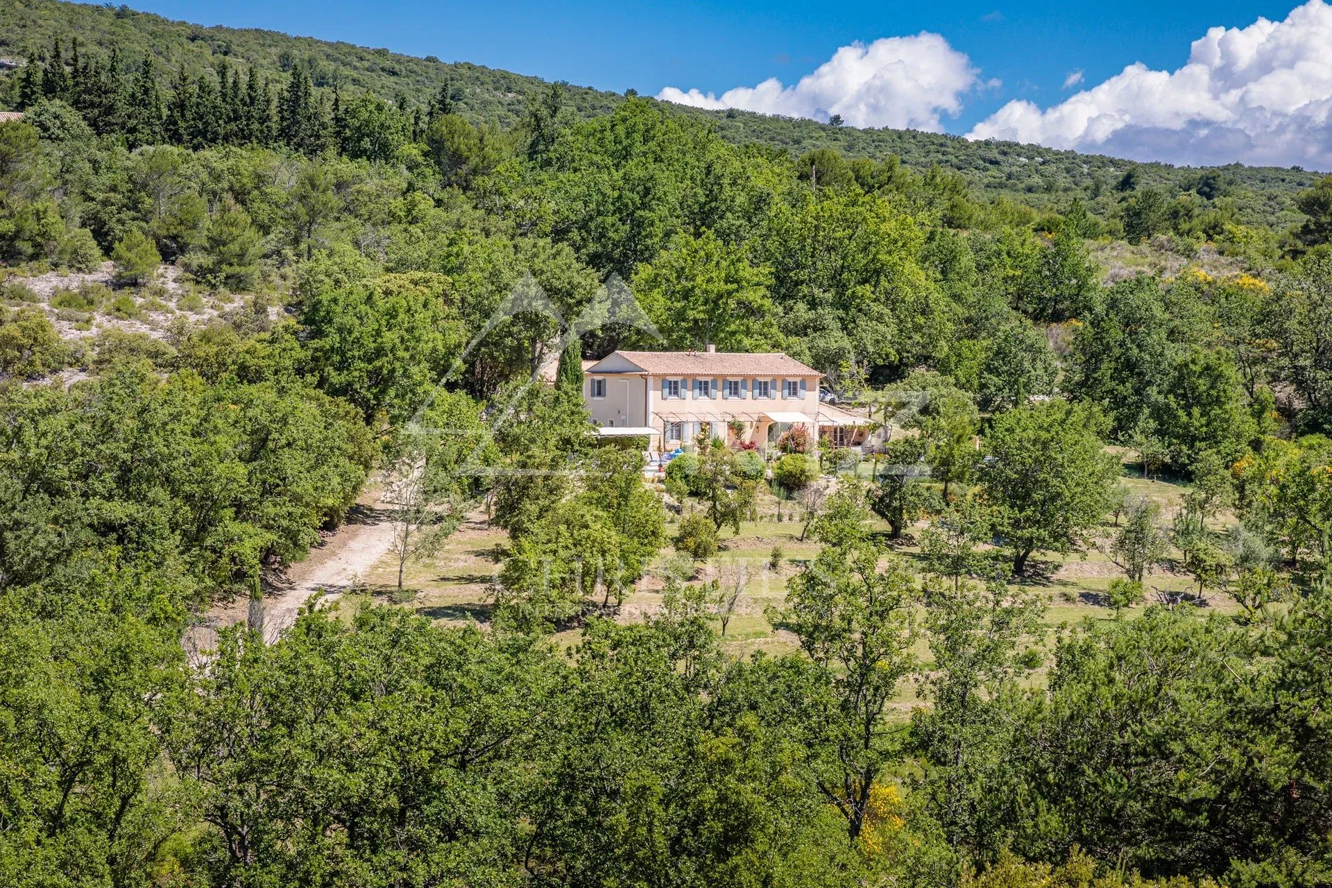 Close to Gordes - Beautiful Bastide with open view