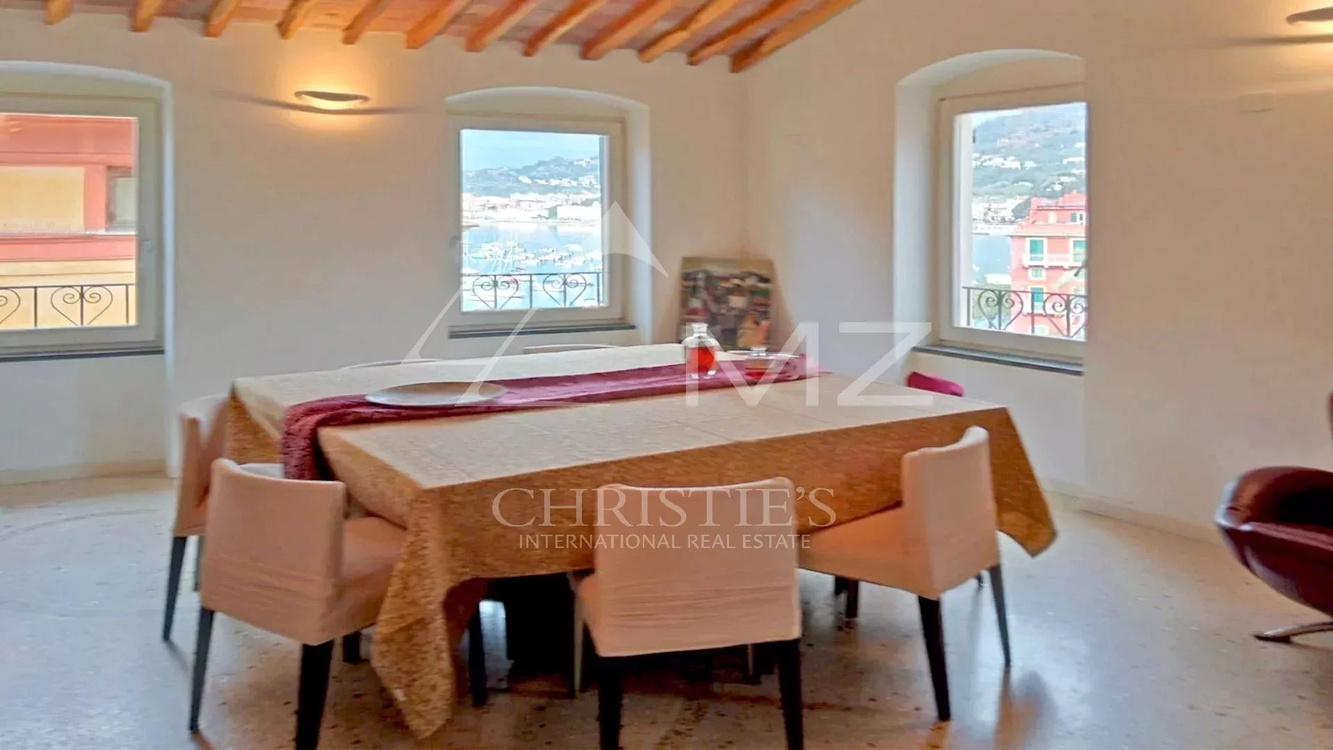 Villa located in the main square of Lerici with garden and sea view