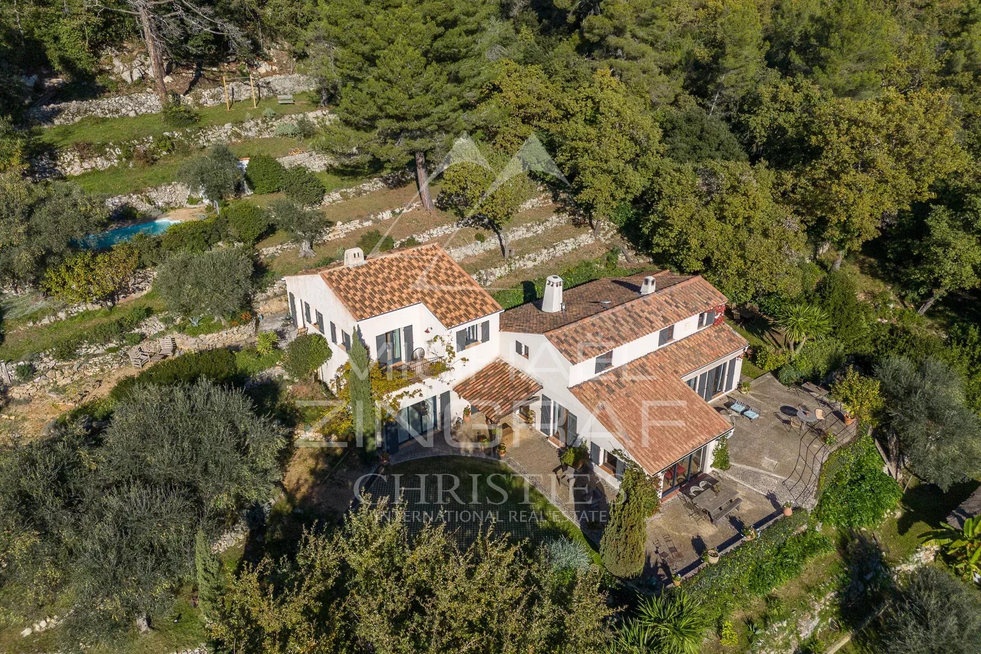 Villa with sea views and superb wooded terraced grounds