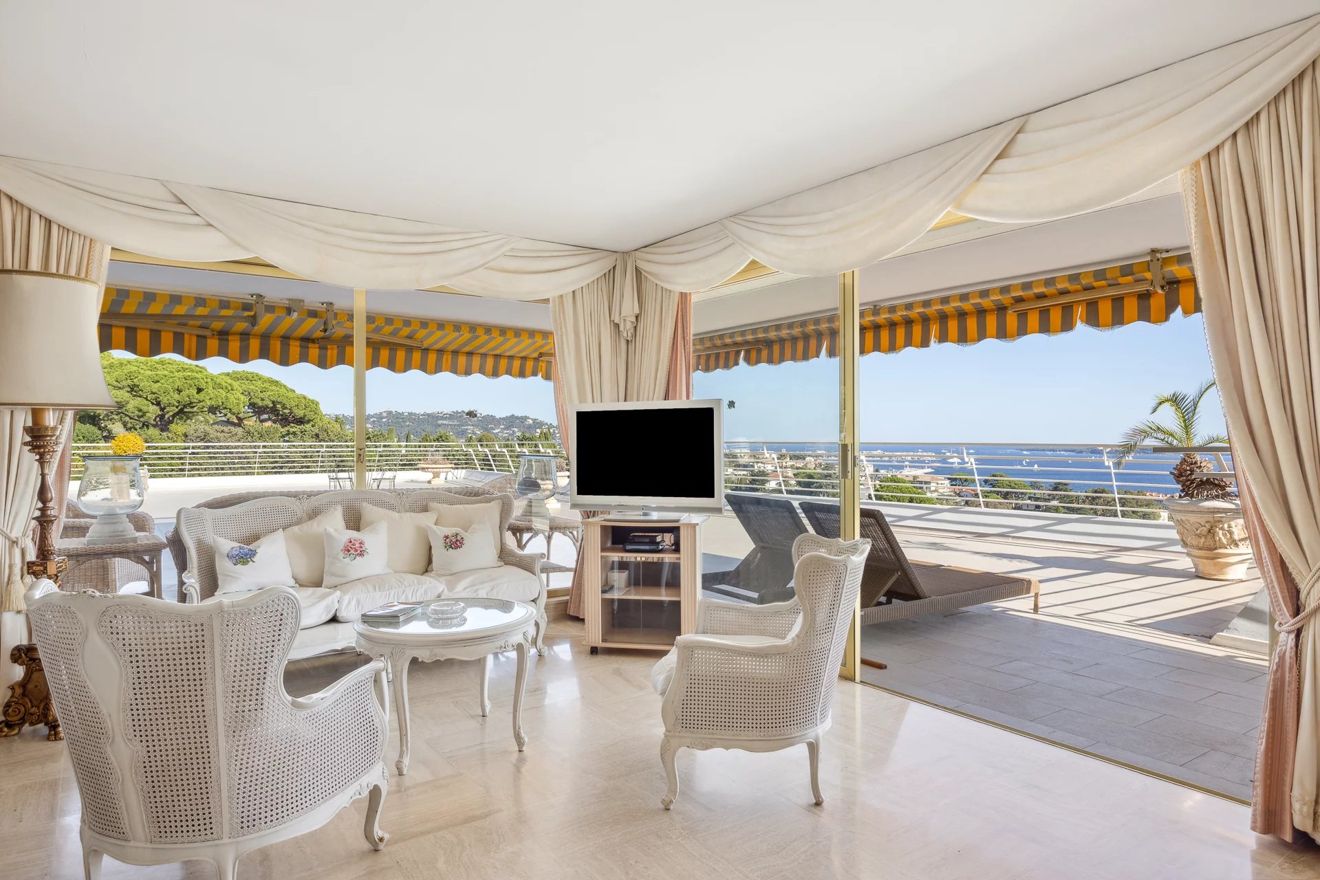 Cannes Croix des Gardes - Penthouse avec immense terrasse vue panoramique