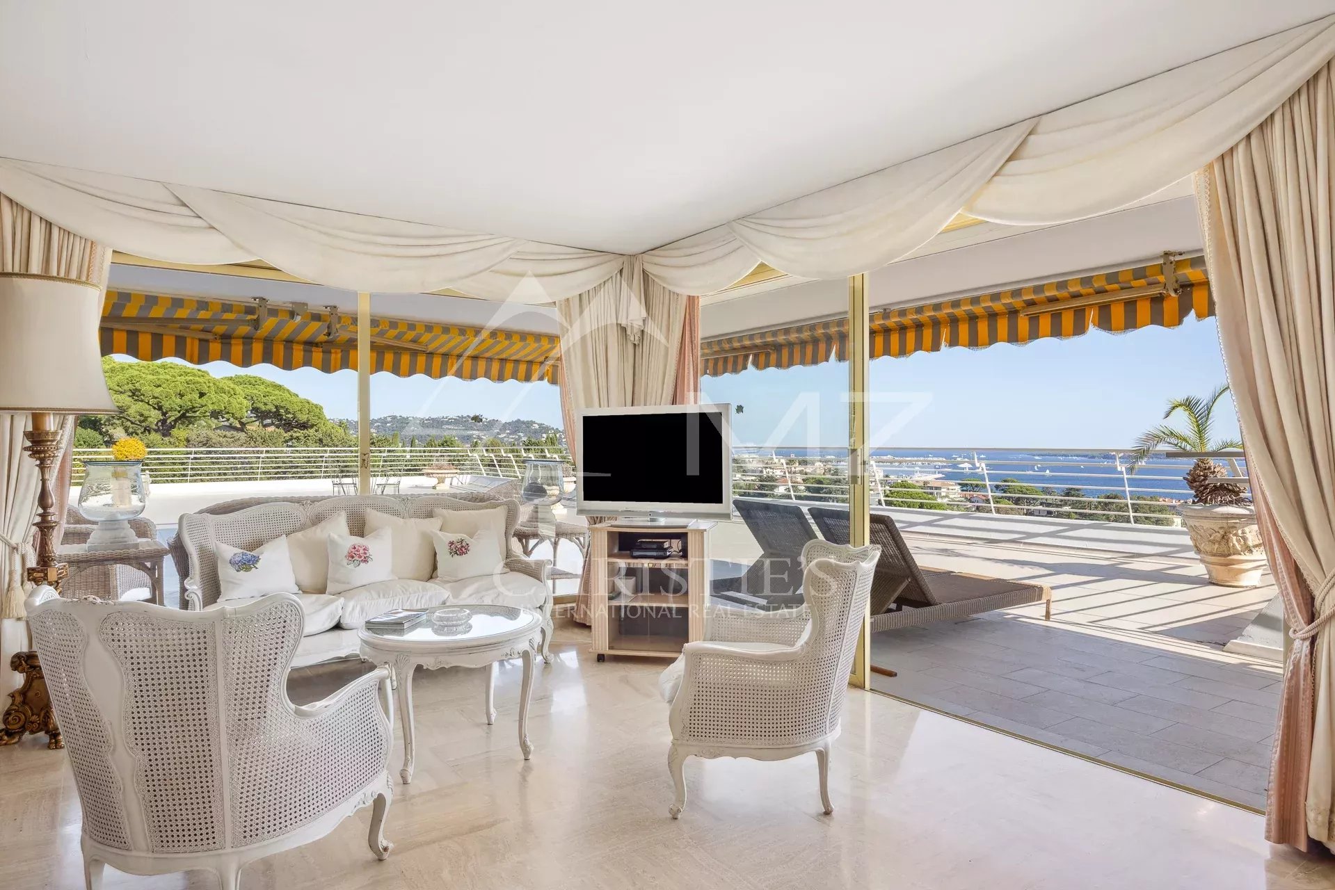 Cannes Croix des Gardes - Penthouse with large terrace panoramic view