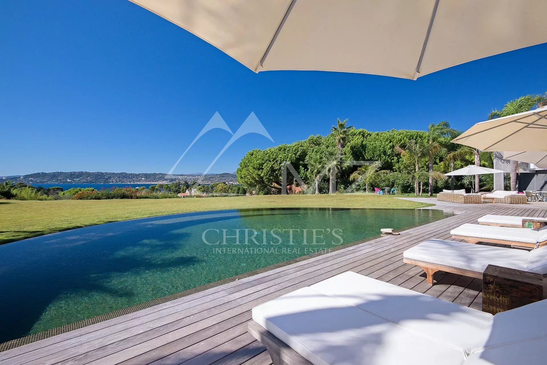 Cap d'Antibes - Rare contemporaine villa neuve