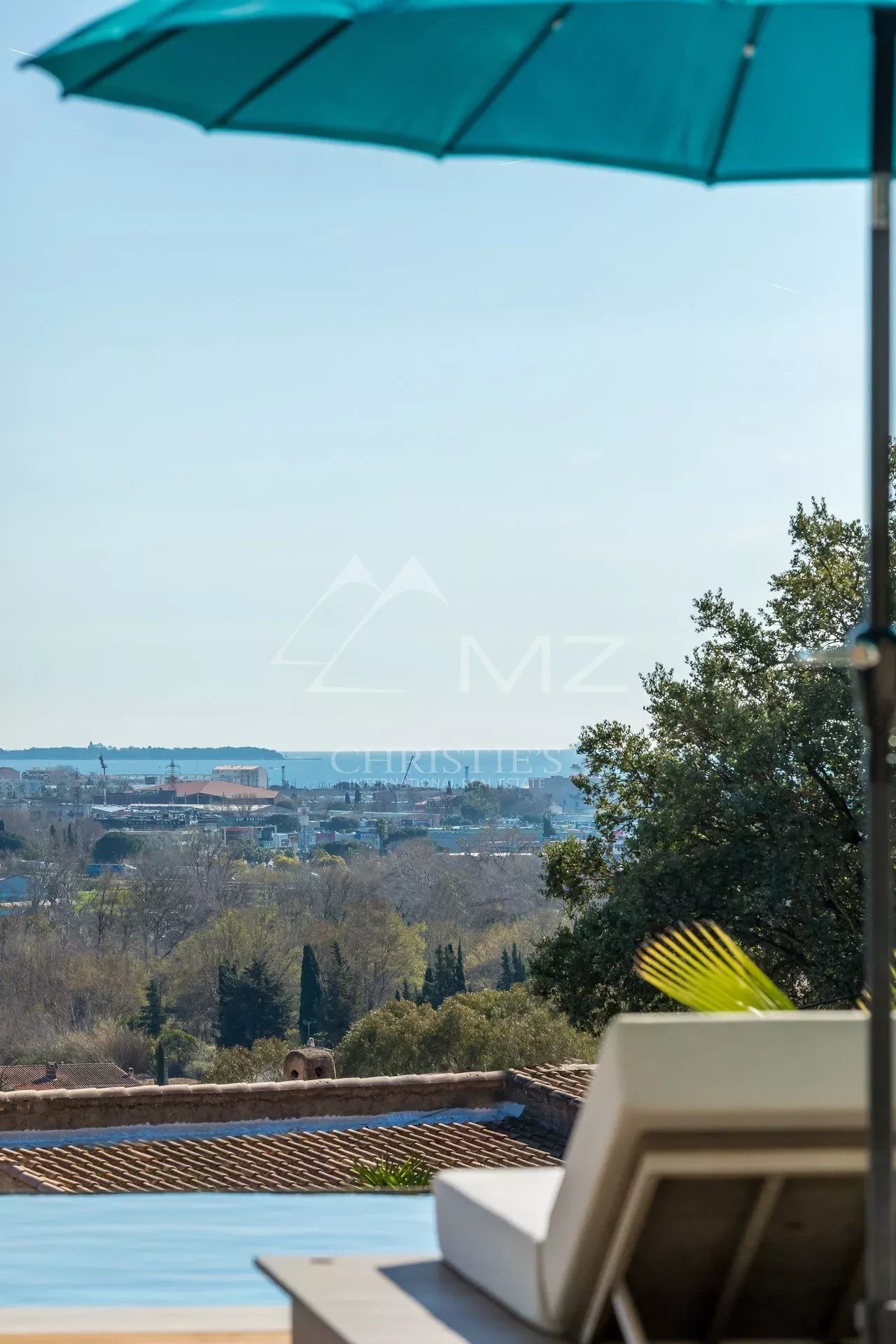 Proche Cannes - Villa contemporaine vue mer