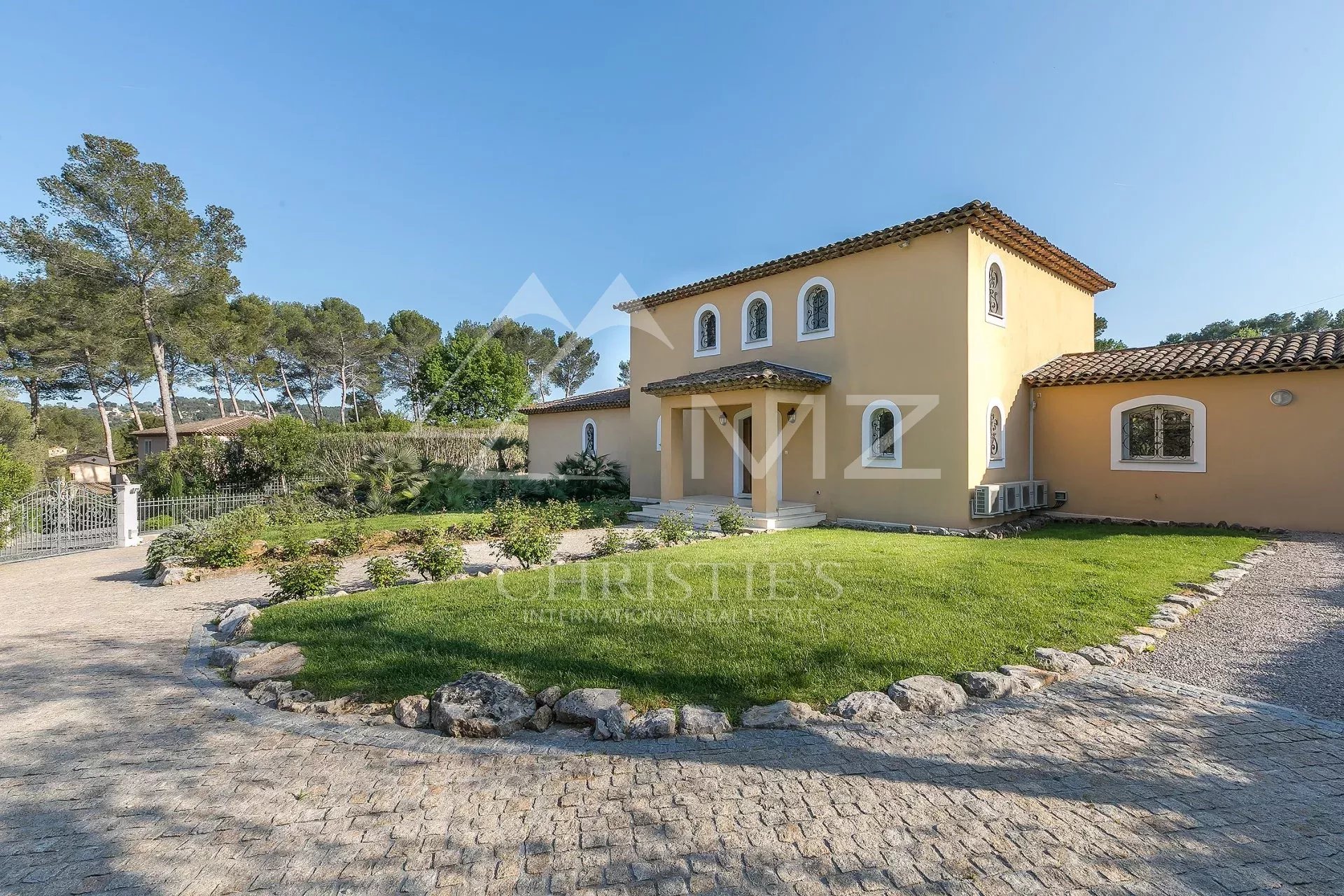 Mougins - Villa dans domaine privé