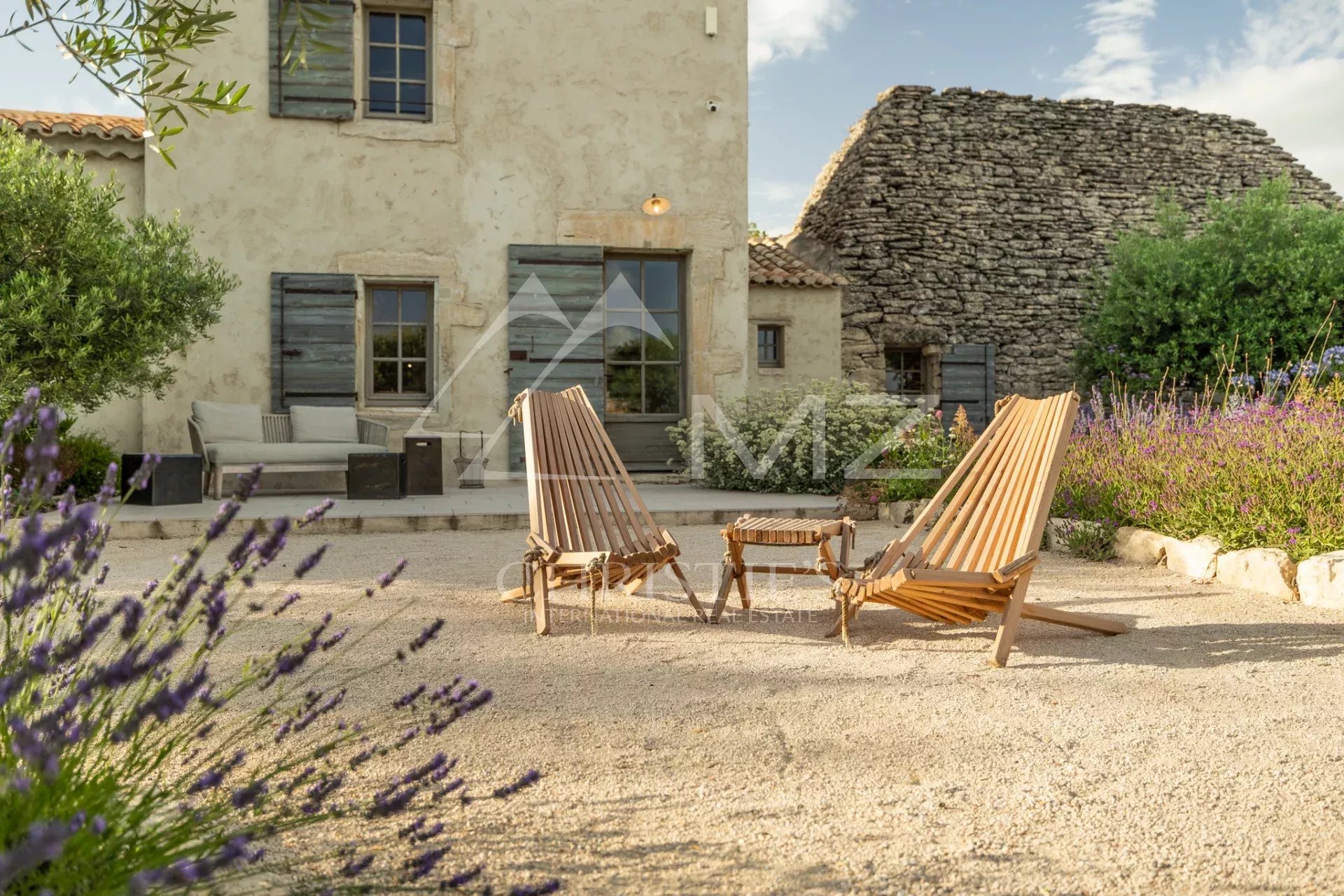 Mas provençal avec vue exceptionnelle sur le village de Gordes