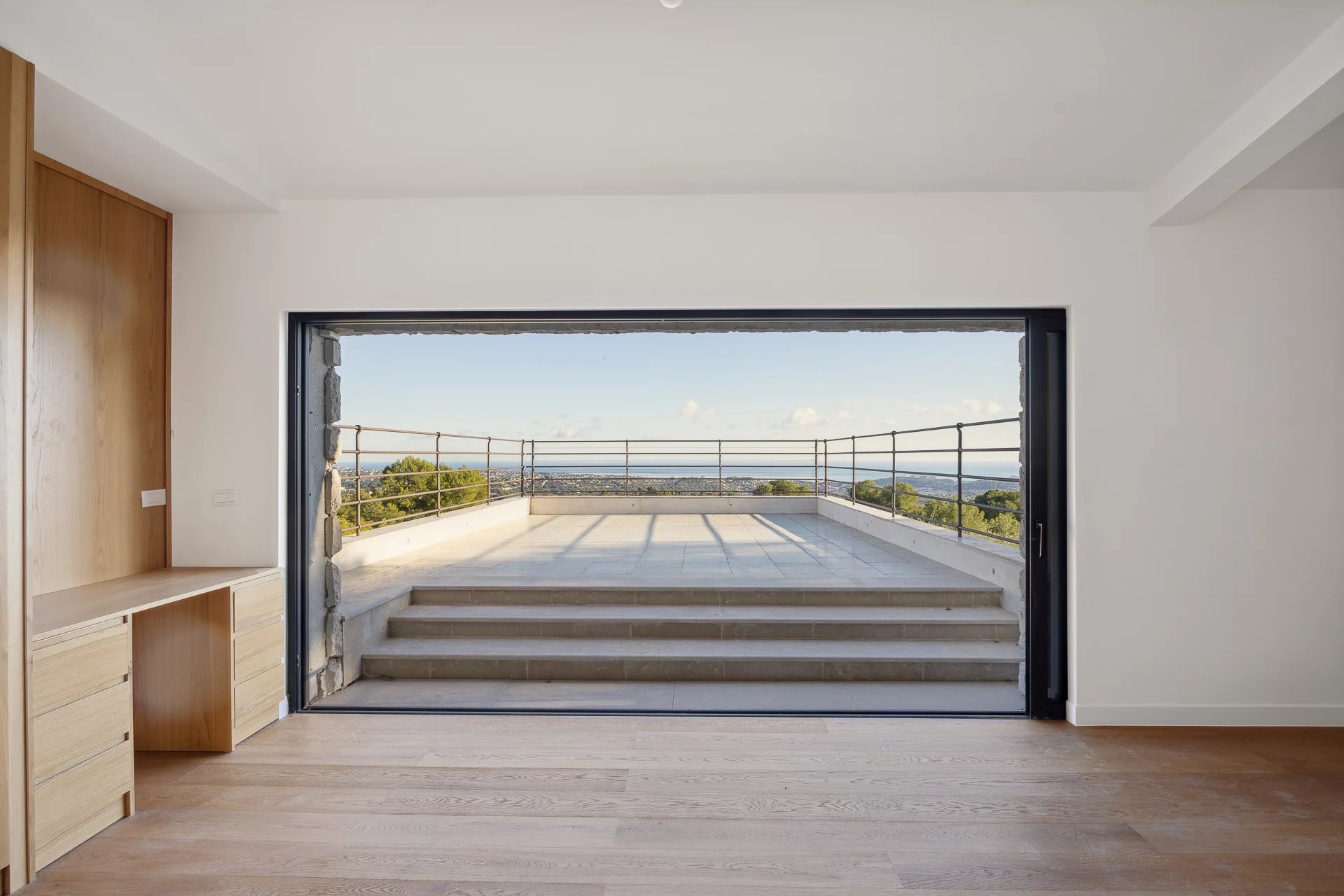 Proche Saint-Paul de Vence - Superbe propriété entièrement rénovée avec vue mer