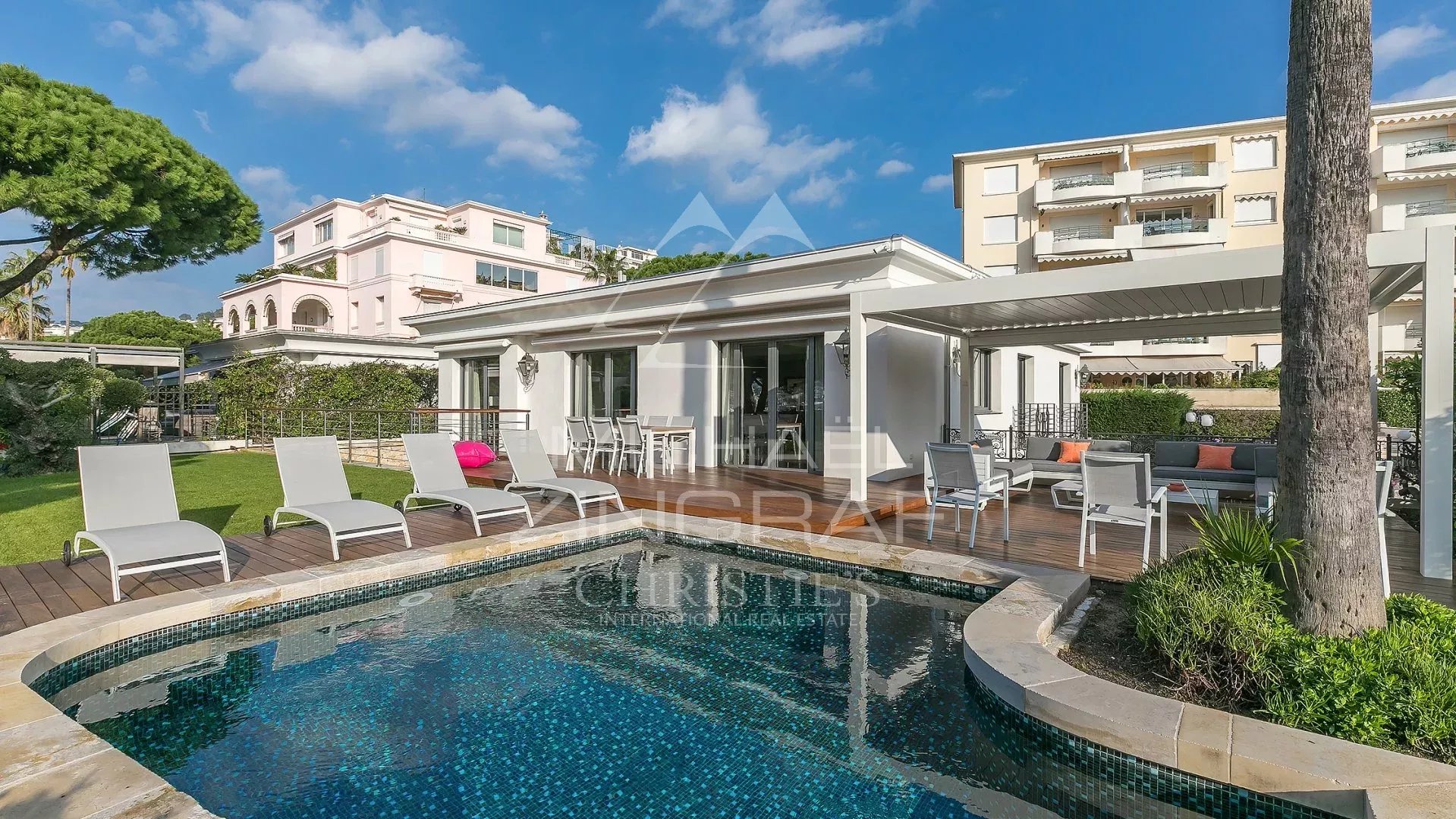 Rare à Cannes - Villa sur la CROISETTE - Domaine fermé