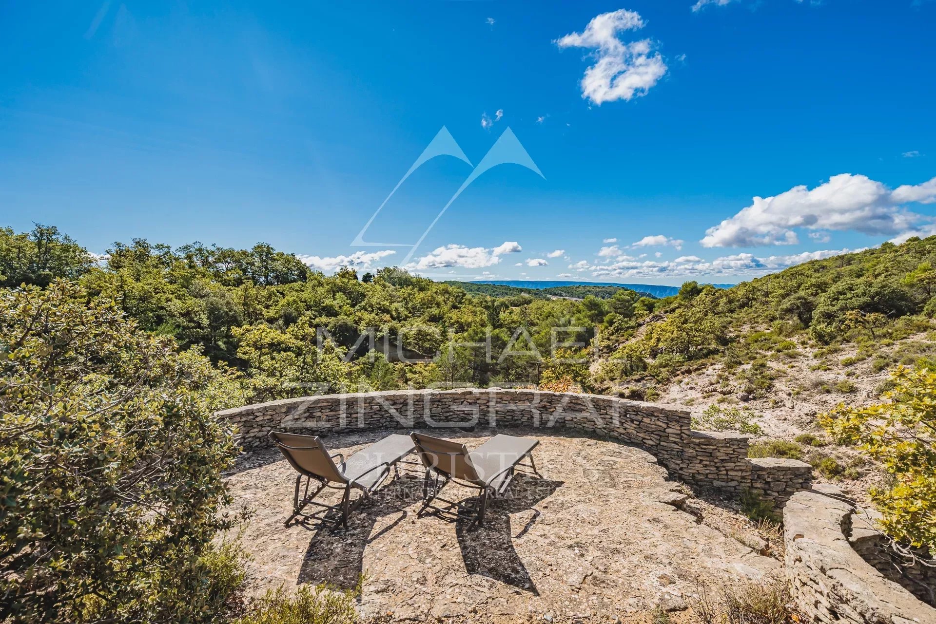 Superbe propriété avec vue imprenable sur le Luberon