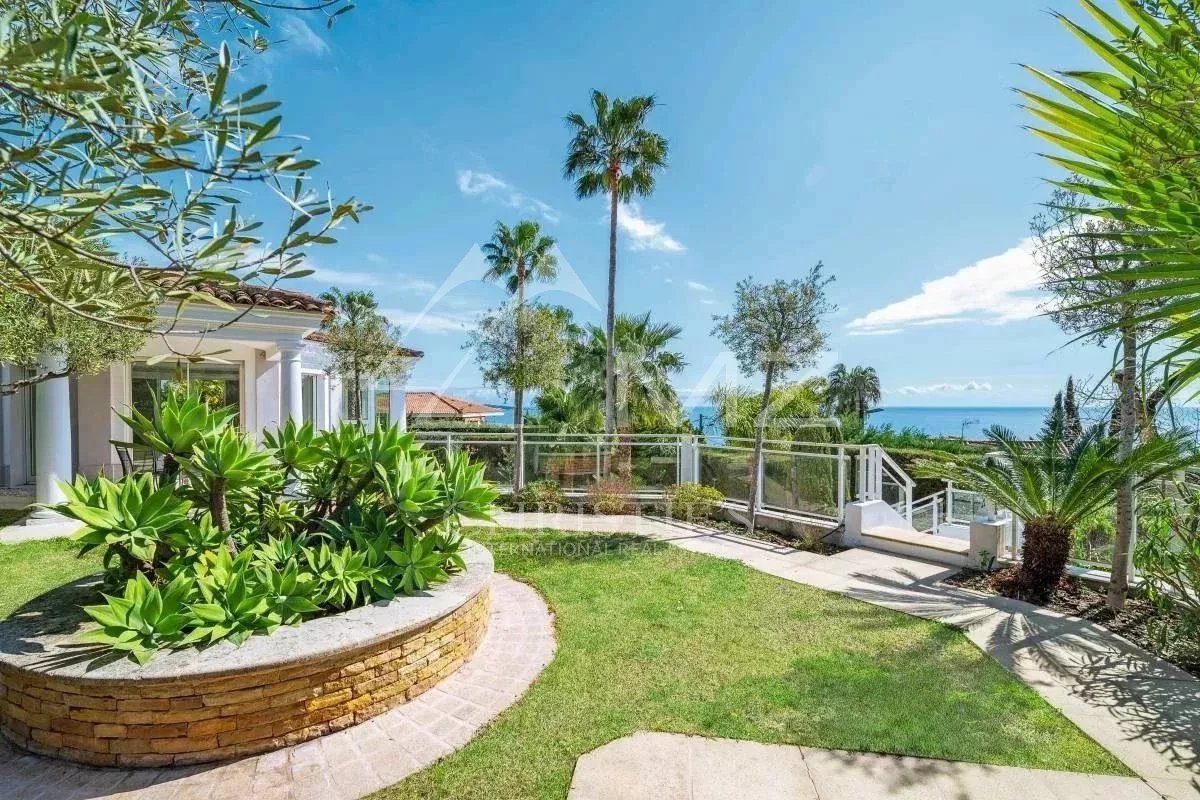 SuperCannes - Villa mit 6 Schlafzimmern und Meerblick