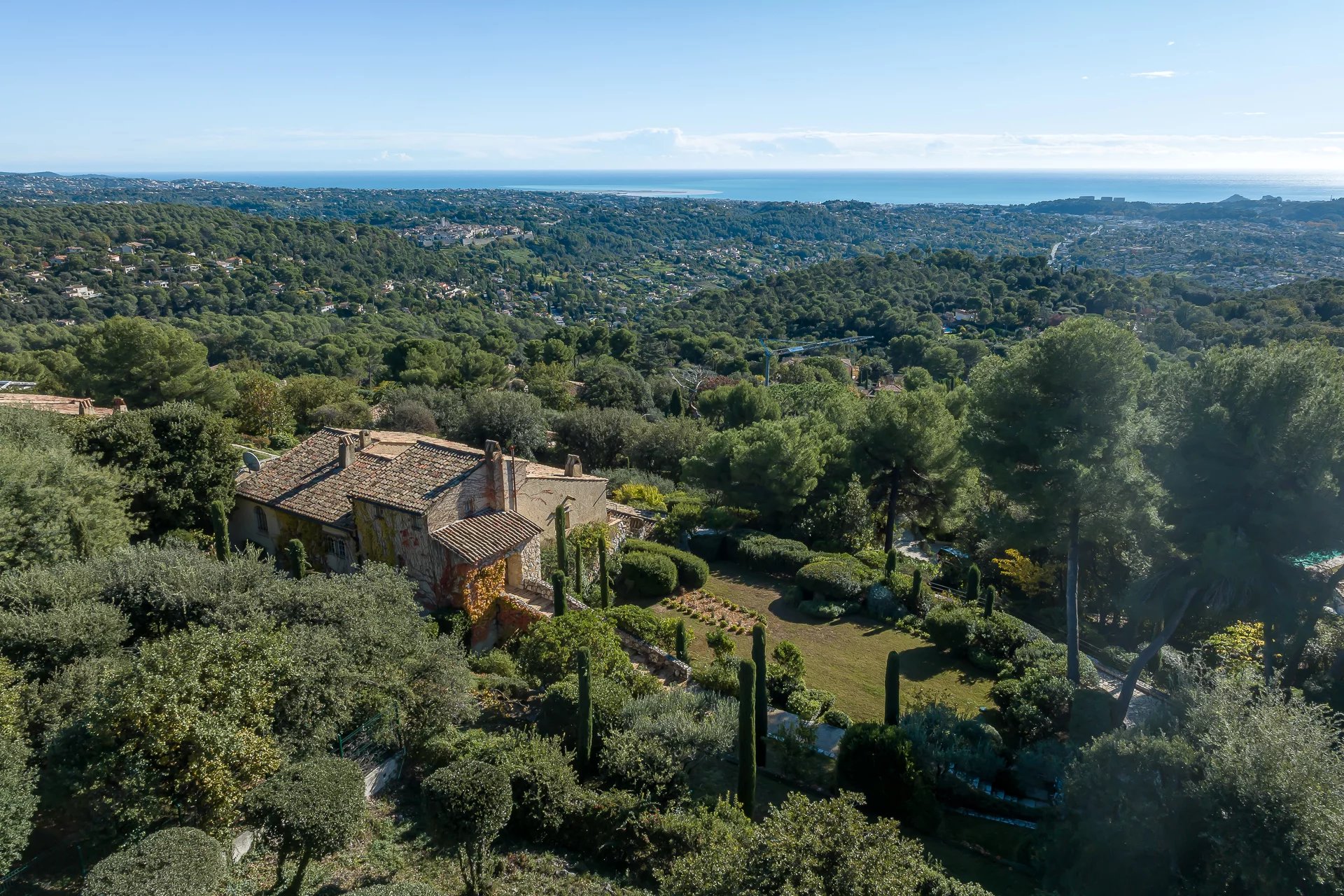 Saint-Paul-de-Vence - Exceptionnelle propriété dans domaine privé