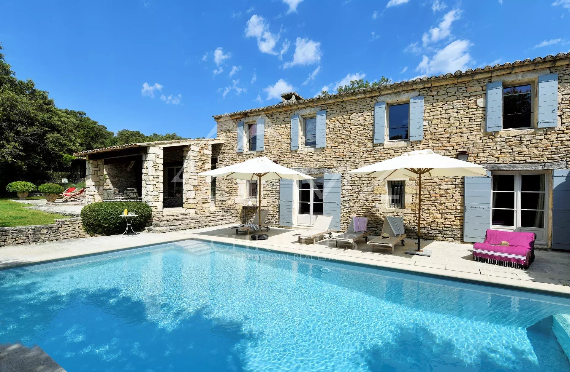 Gordes - Beautiful stone house with tennis court and heated pool