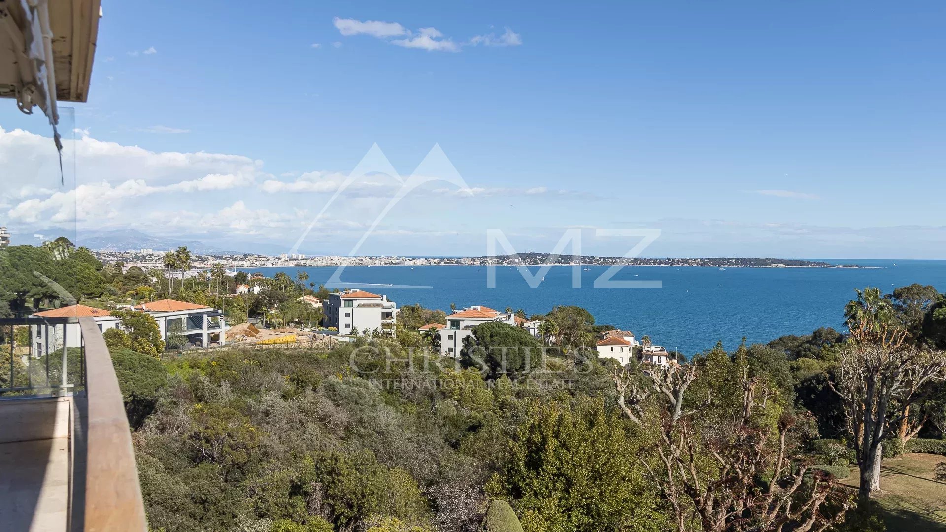 Superbe 4 pièces vue mer panoramique dans résidence de Prestige