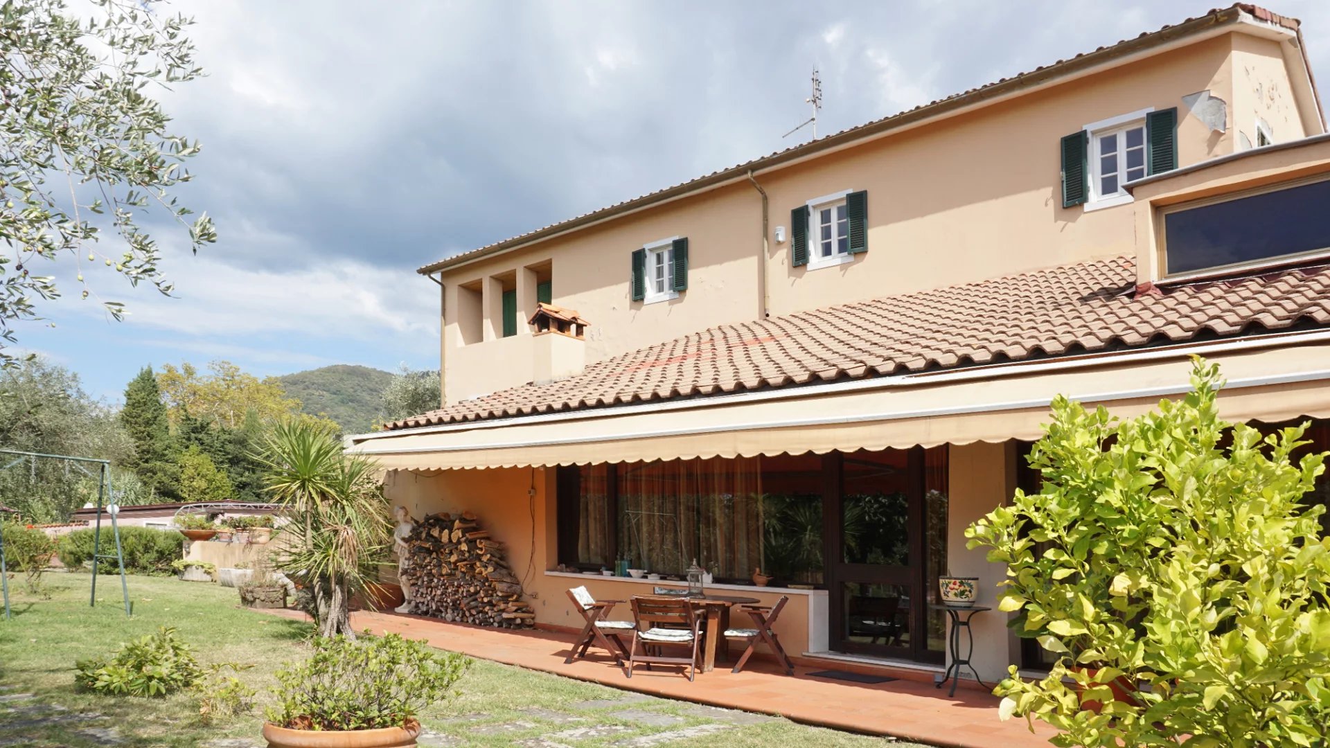 Elégante villa avec piscine, vignoble et grand terrain à une courte distance de la mer