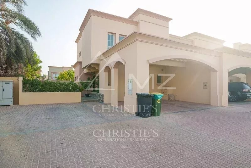 Upgraded 3 bed plus study villa | Private Pool