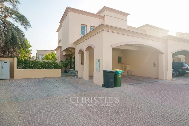 Upgraded 3 bed plus study villa | Private Pool