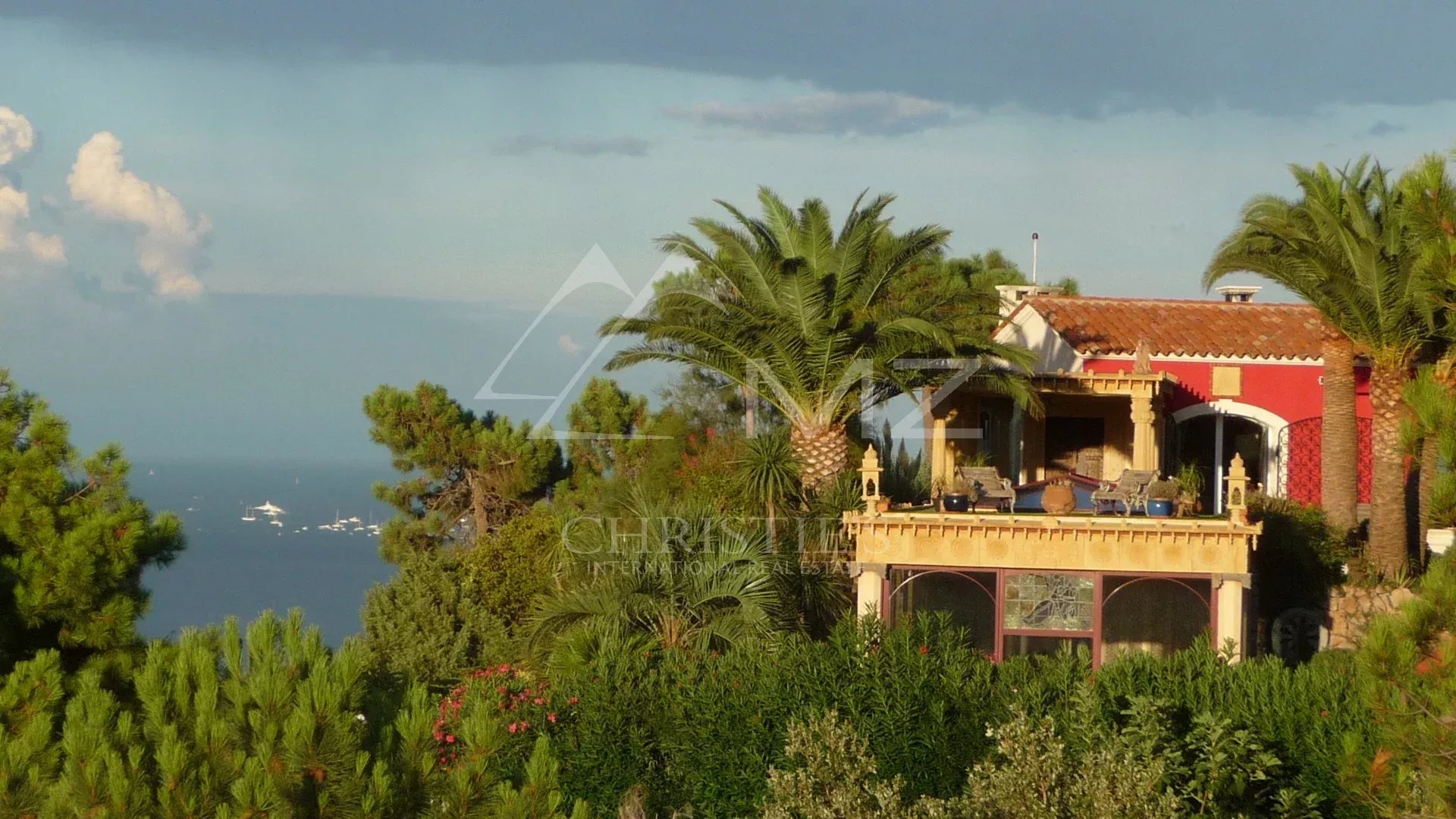 Außergewöhnliche Villa mit Meer- und Bergpanorama in Théoule sur Mer