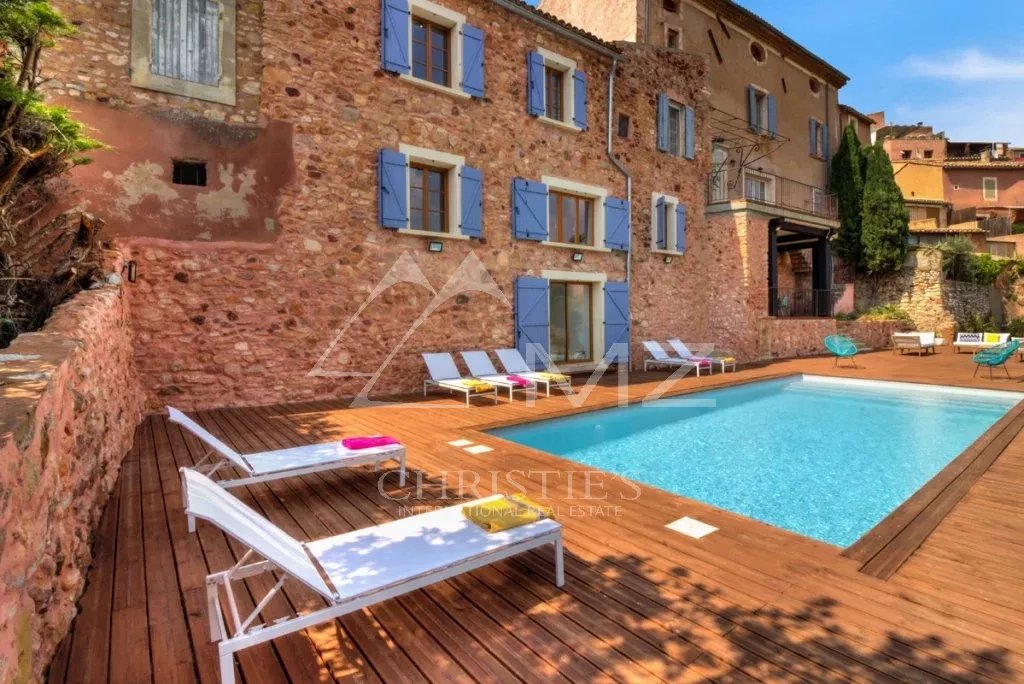 Roussillon - High-end home with open view