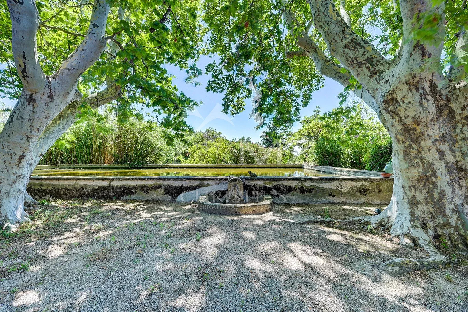 Proche Aix-en-Provence, Propriété de charme avec piscine et tennis