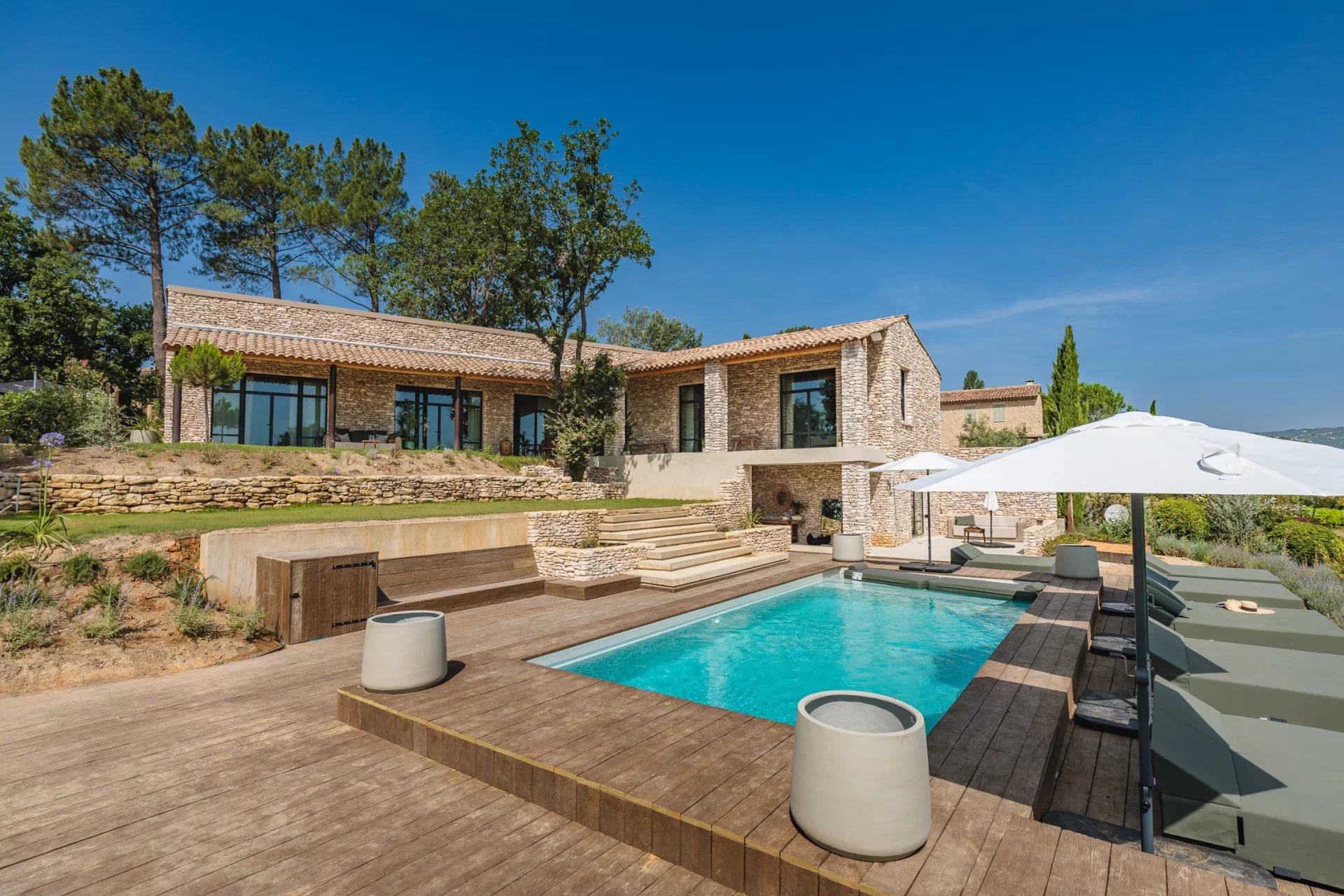 Gordes - Superbe maison en pierres avec décoration raffinée