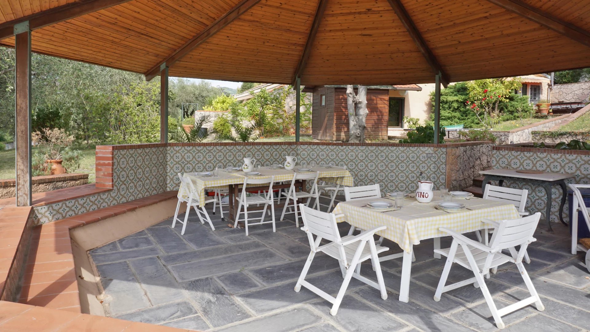 Elégante villa avec piscine, vignoble et grand terrain à une courte distance de la mer