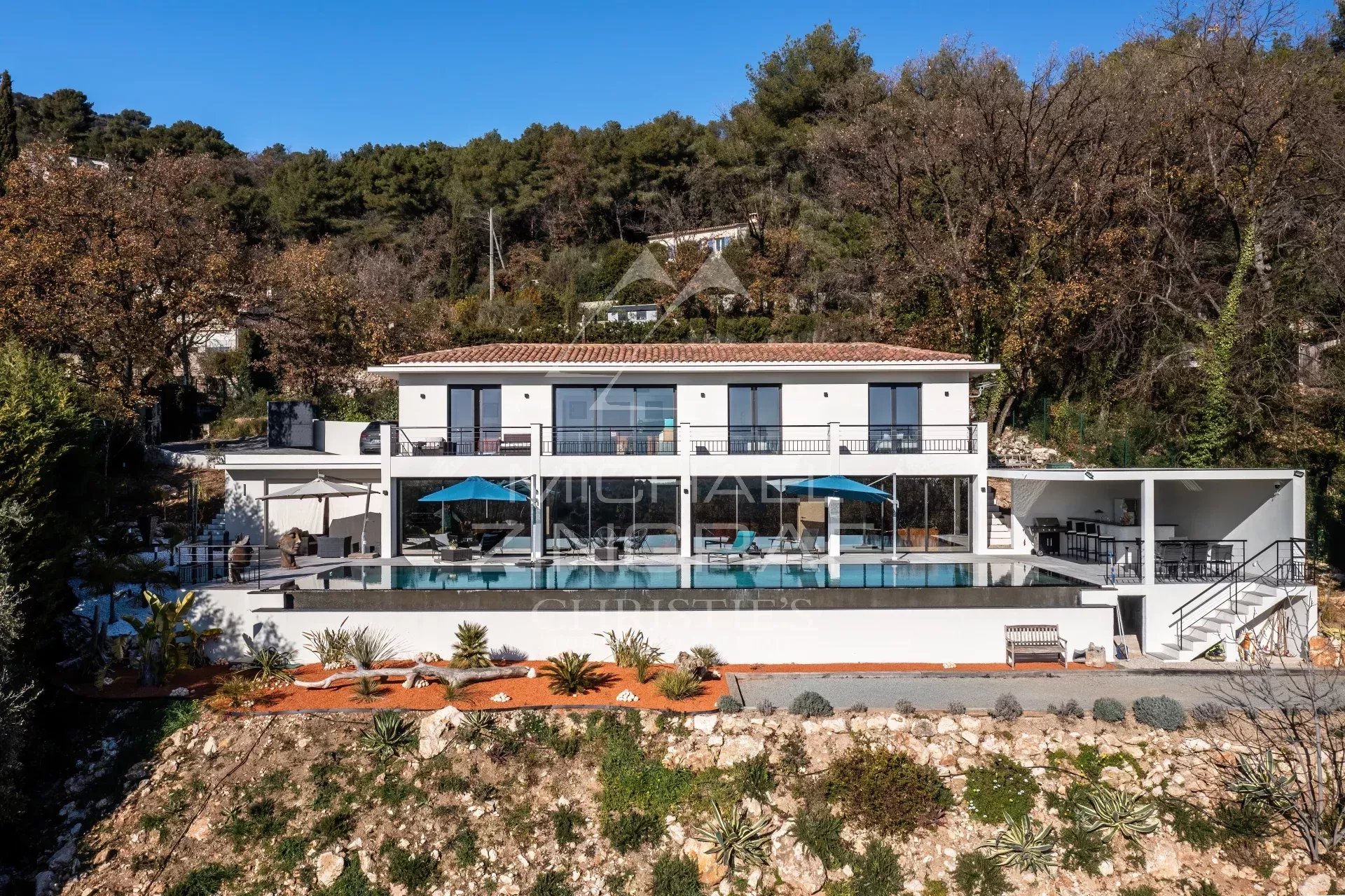 Superbe Villa à Tourrettes-sur-Loup avec Piscine et Vue Panoramique sur la Mer