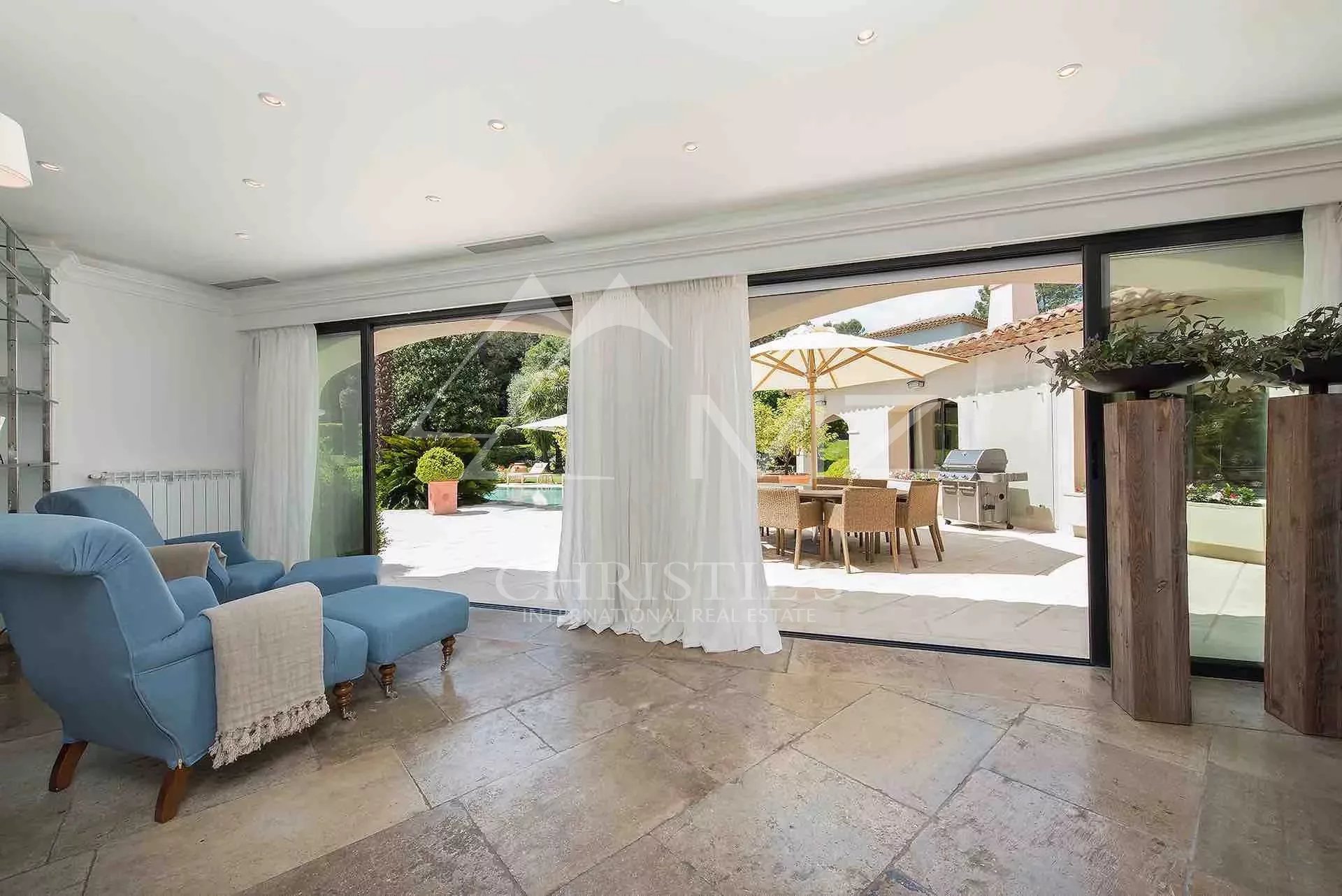 Mougins - Superbe villa dans prestigieux domaine privé