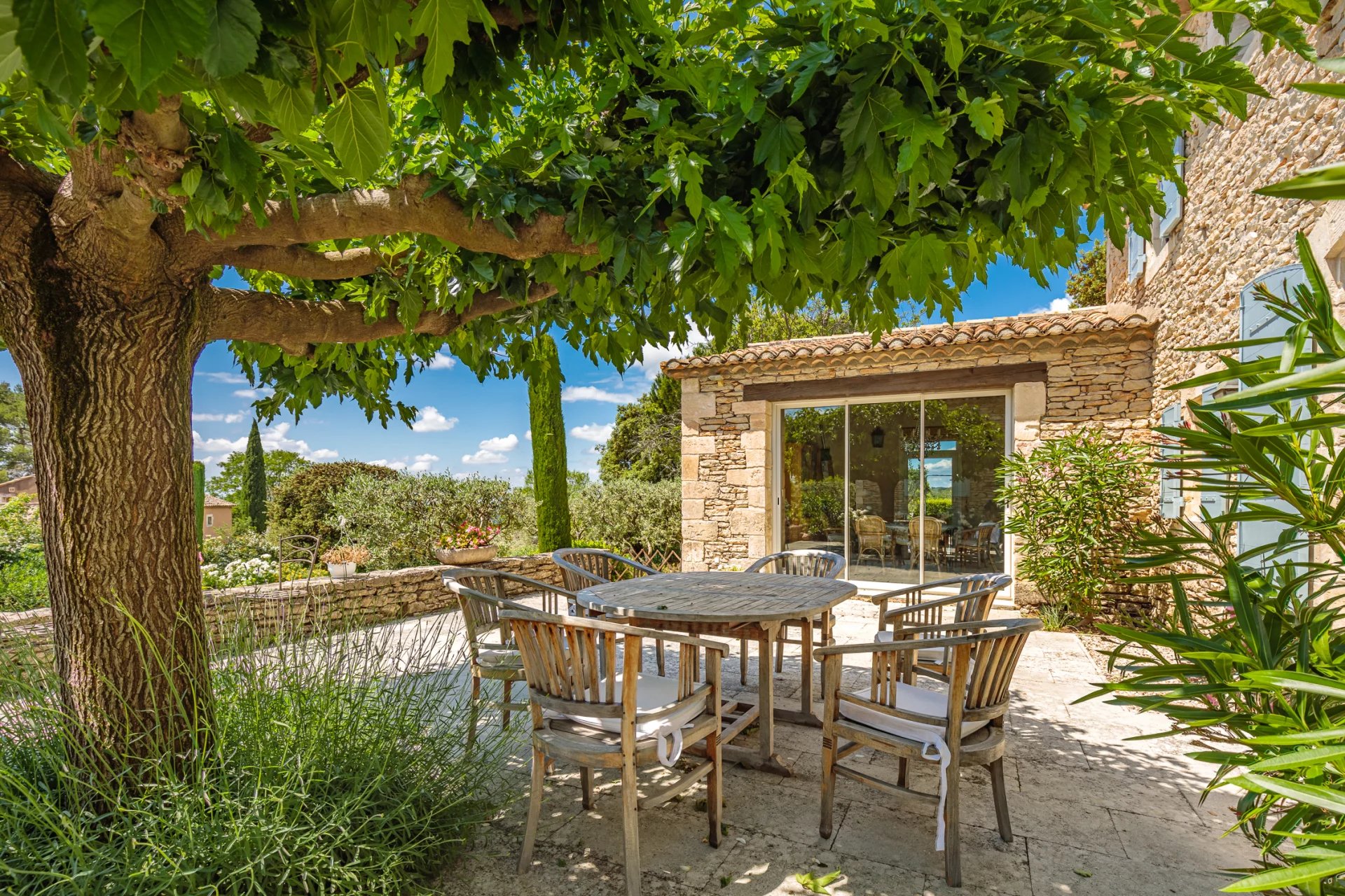 Gordes - Superbe maison en pierres proche du village