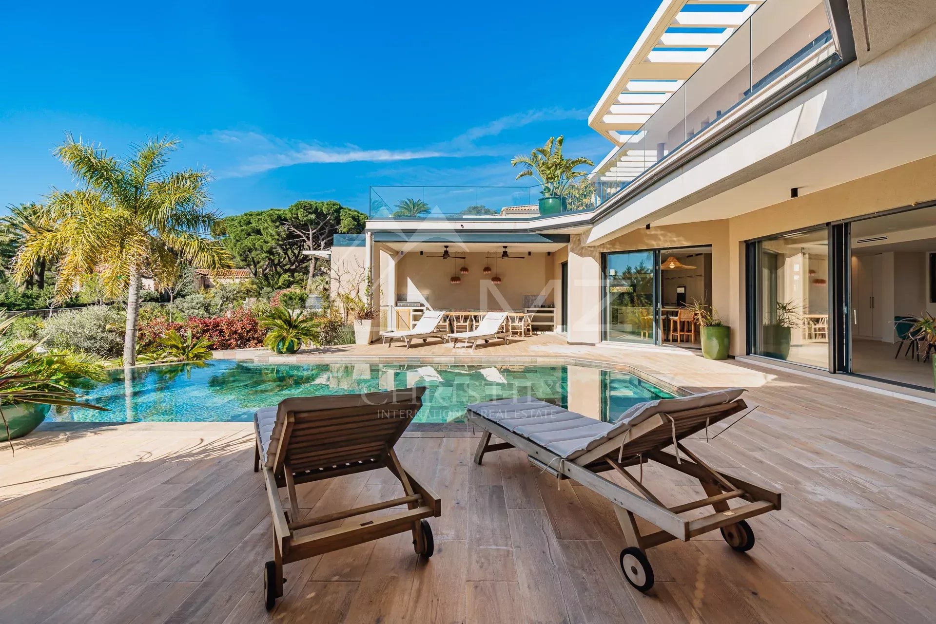 Superb contemporary luxury villa - Beach on foot