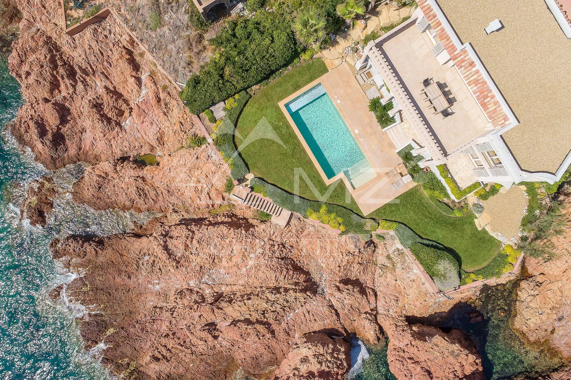 Proche Cannes - Villa pieds dans l'eau