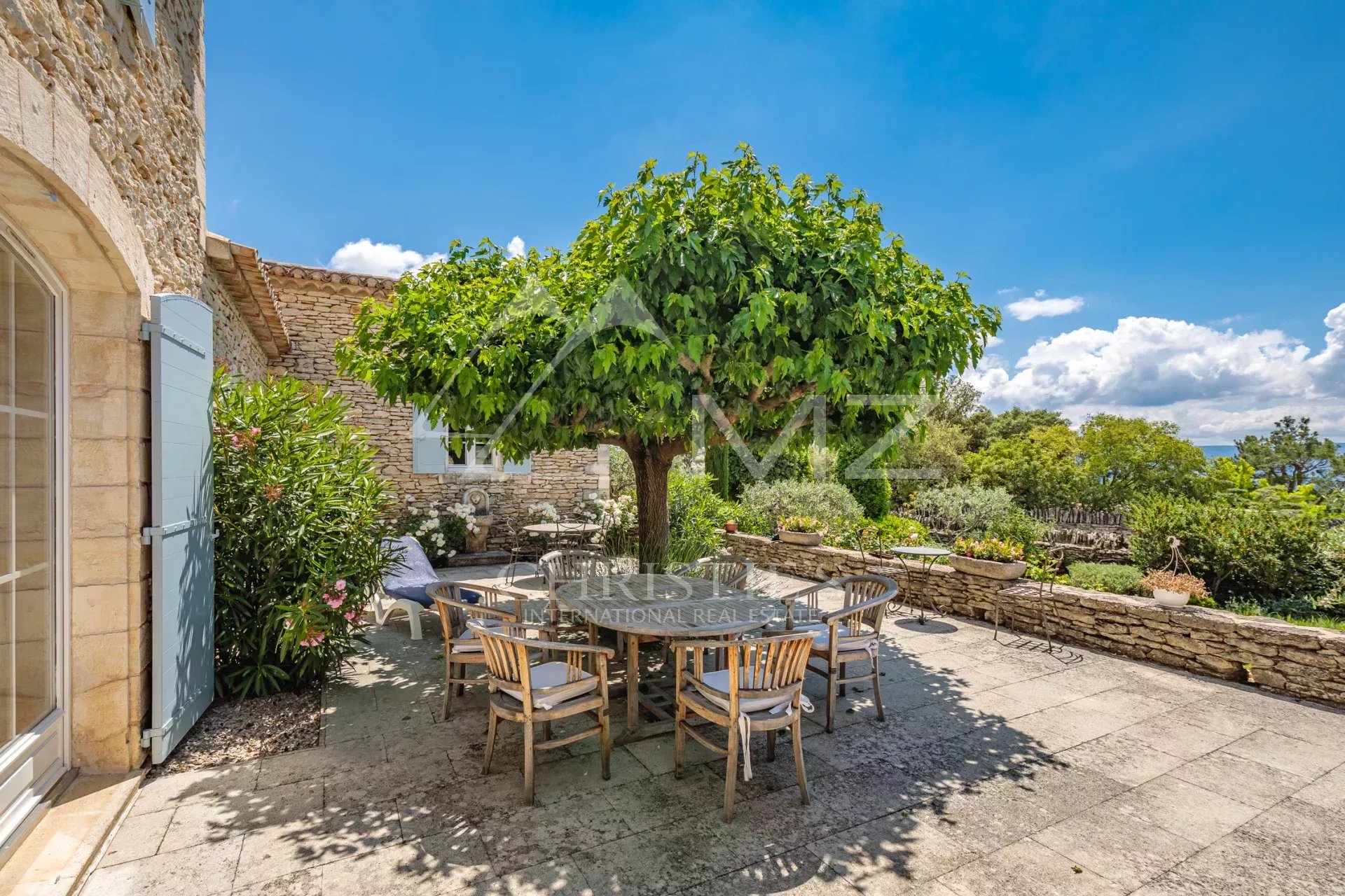 Gordes - Superbe maison en pierres proche du village