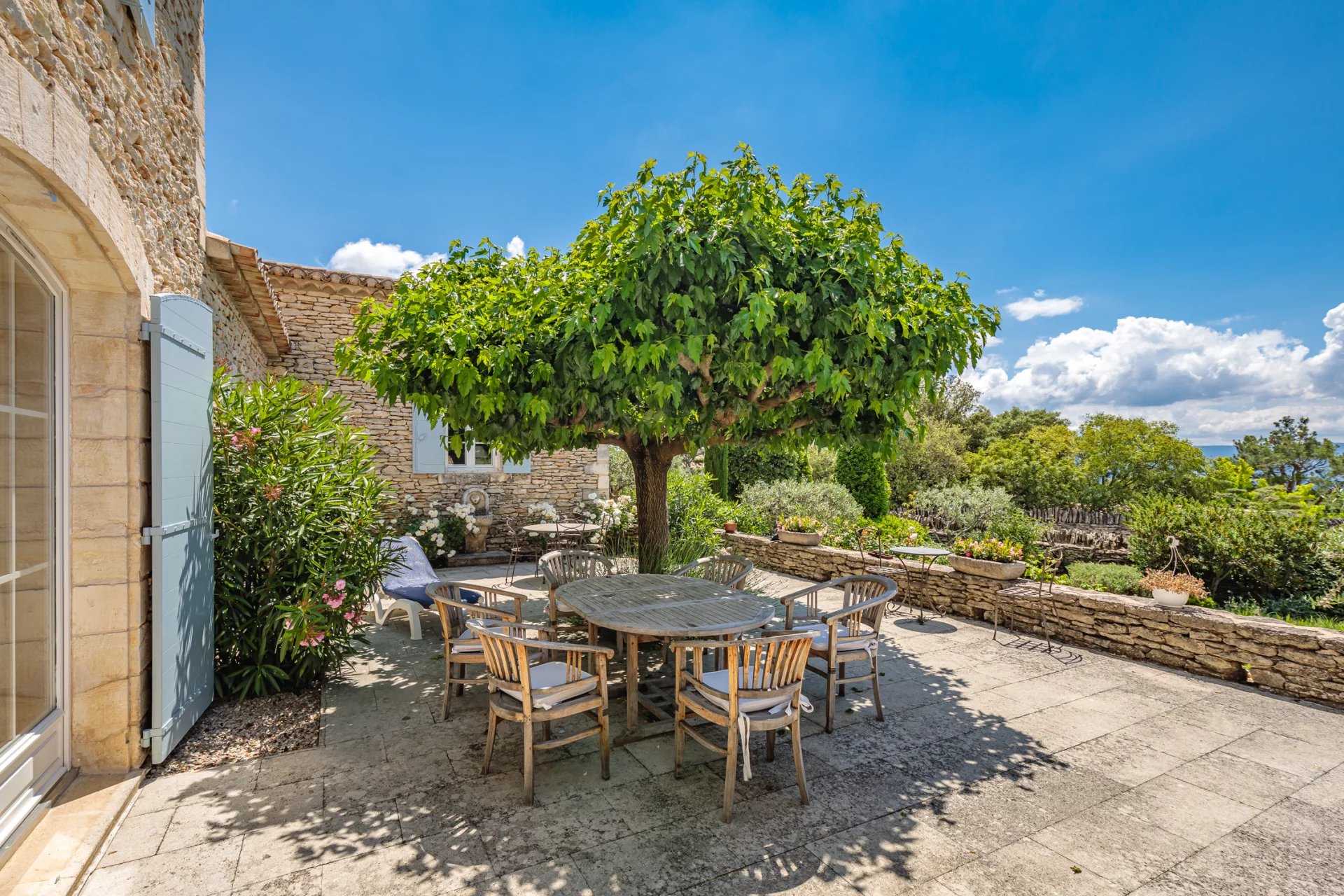 Gordes - Superbe maison en pierres proche du village