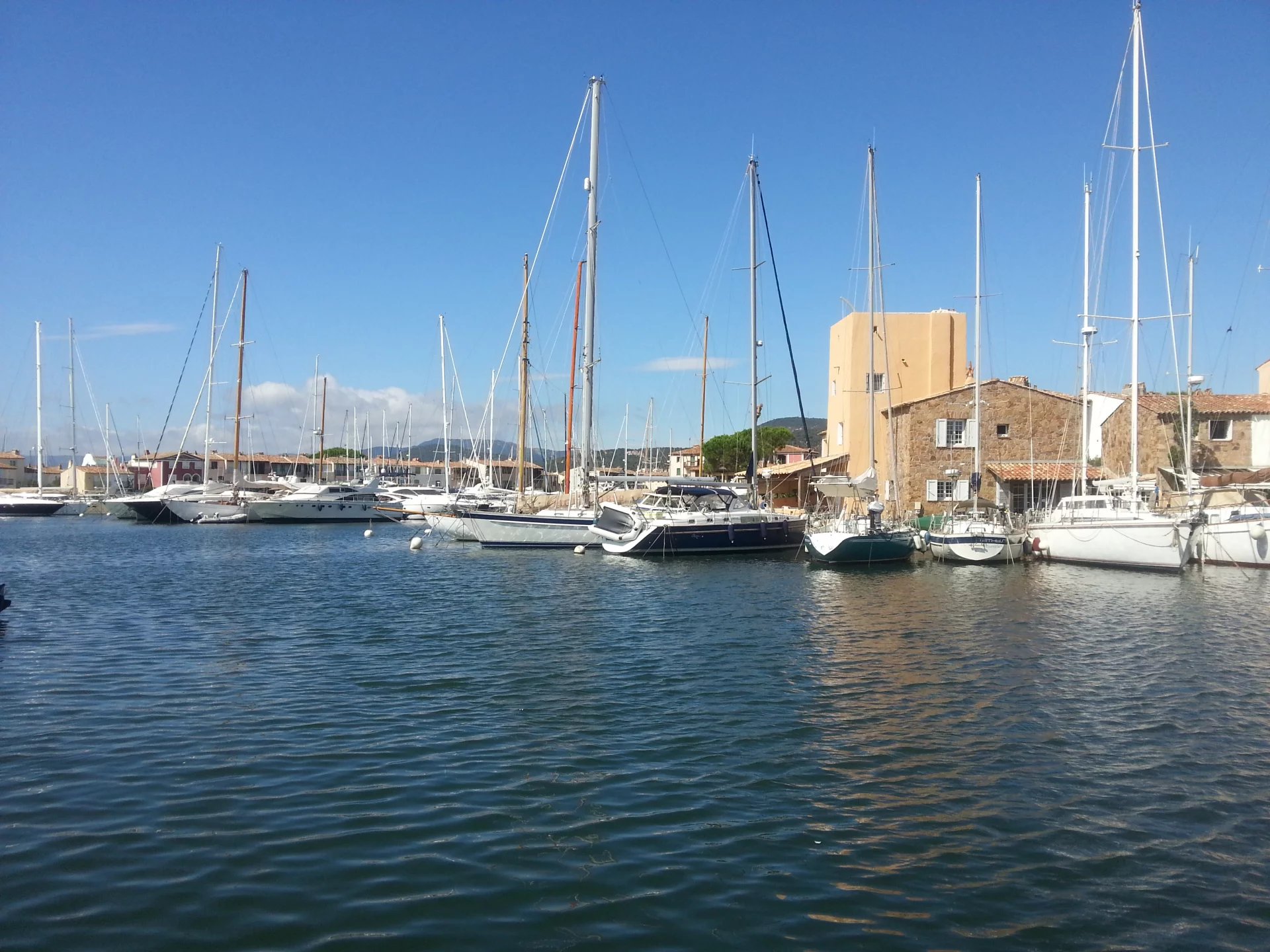 Maison de village avec place de port - Fort potentiel - Port Grimaud