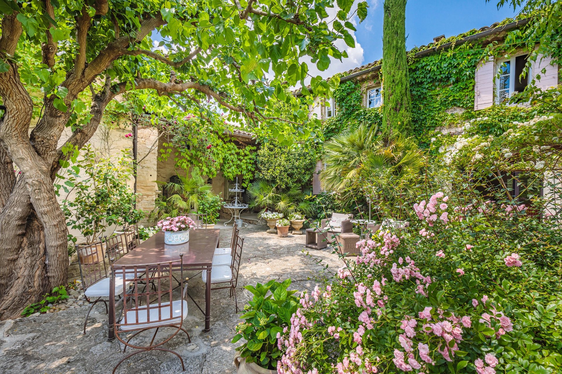 Luberon - Exceptional property with view and remarkable garden