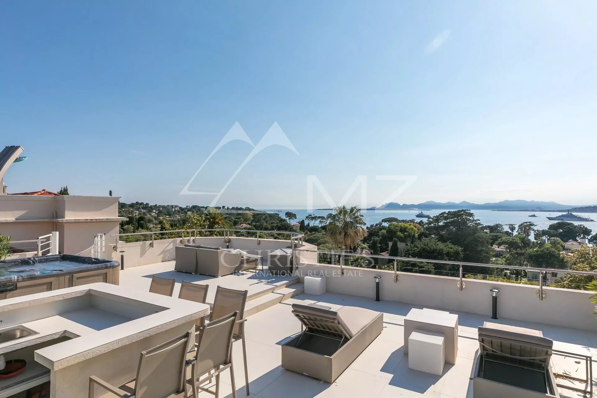 Cap d'Antibes - Modern sea view villa