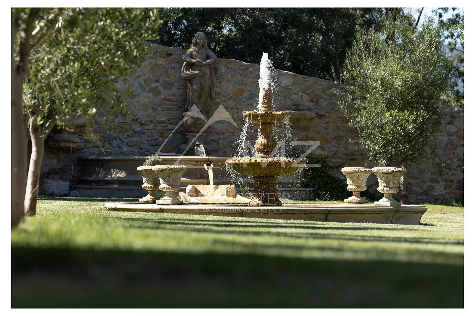 Saint-Cyr-sur-Mer, Château provençal au coeur des vignes