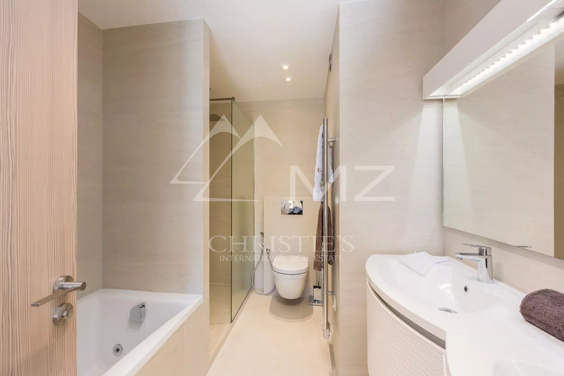 Cannes Gray d'Albion - Three bedrooms apartment