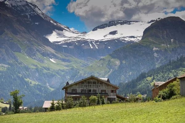 Chalet de conte de fées en location saisonnière à Lauenen