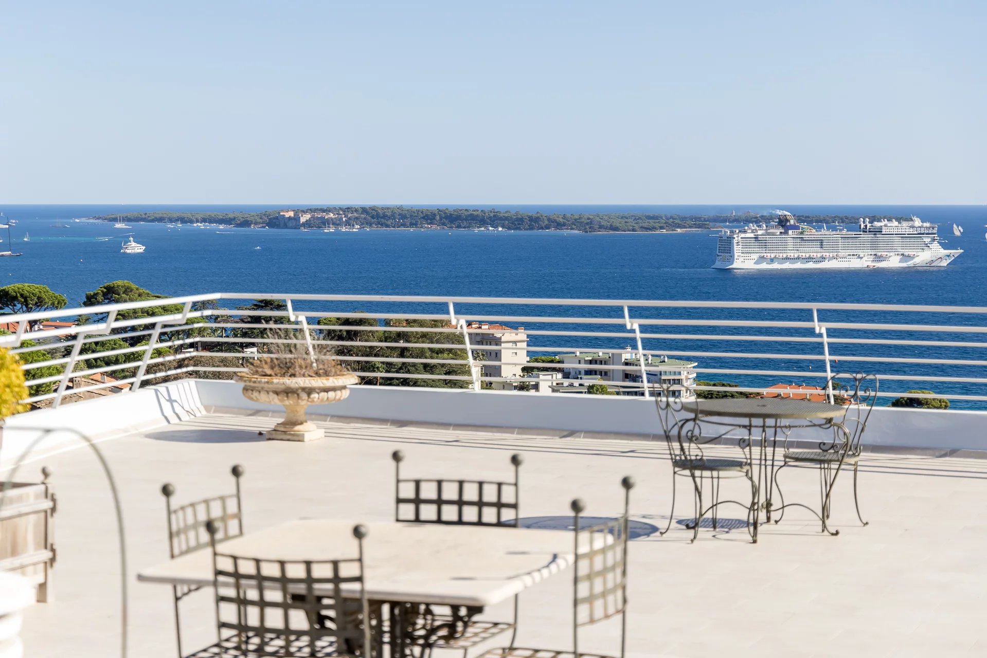 Cannes Croix des Gardes - Penthouse avec immense terrasse vue panoramique