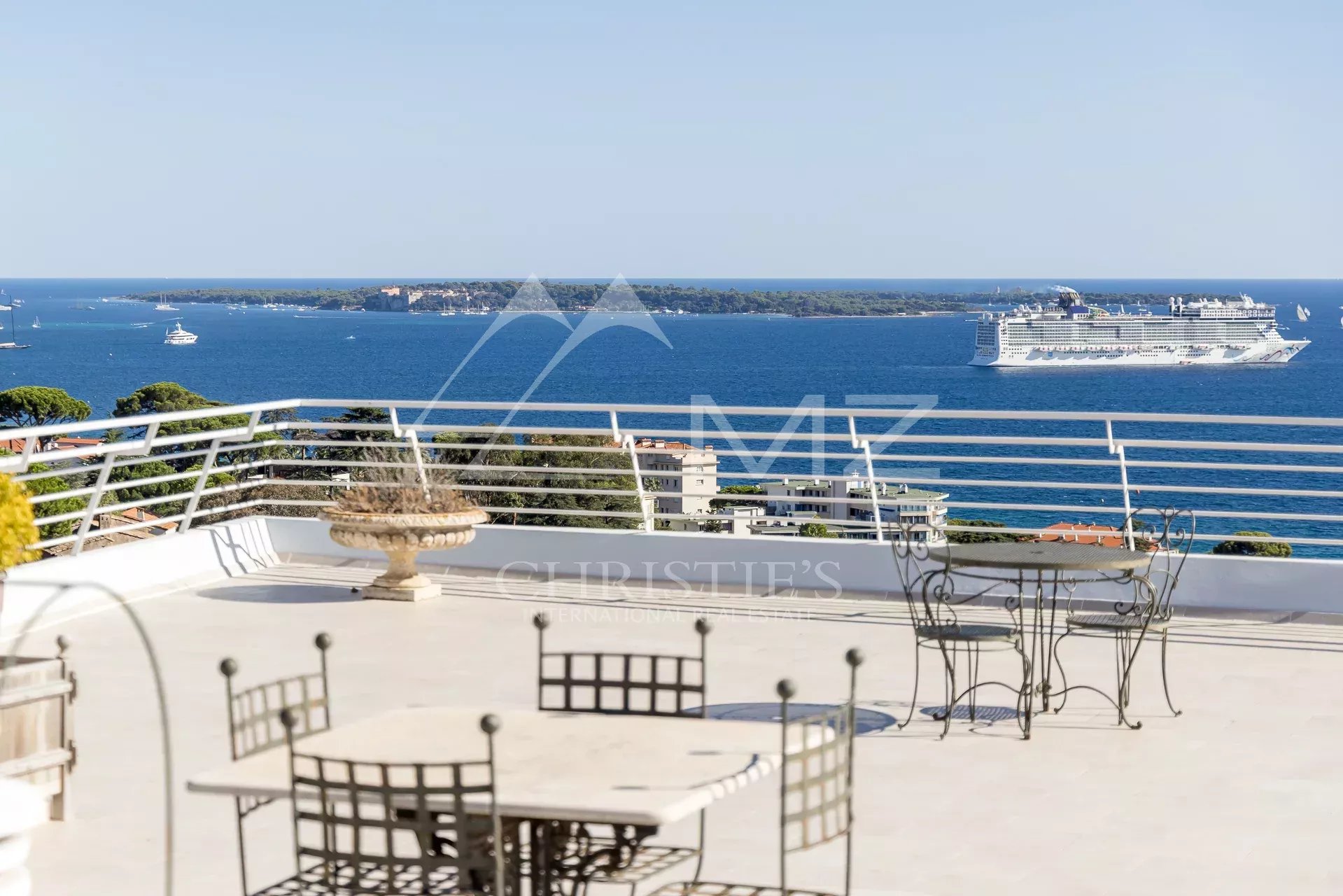 Cannes Croix des Gardes - Penthouse with large terrace panoramic view